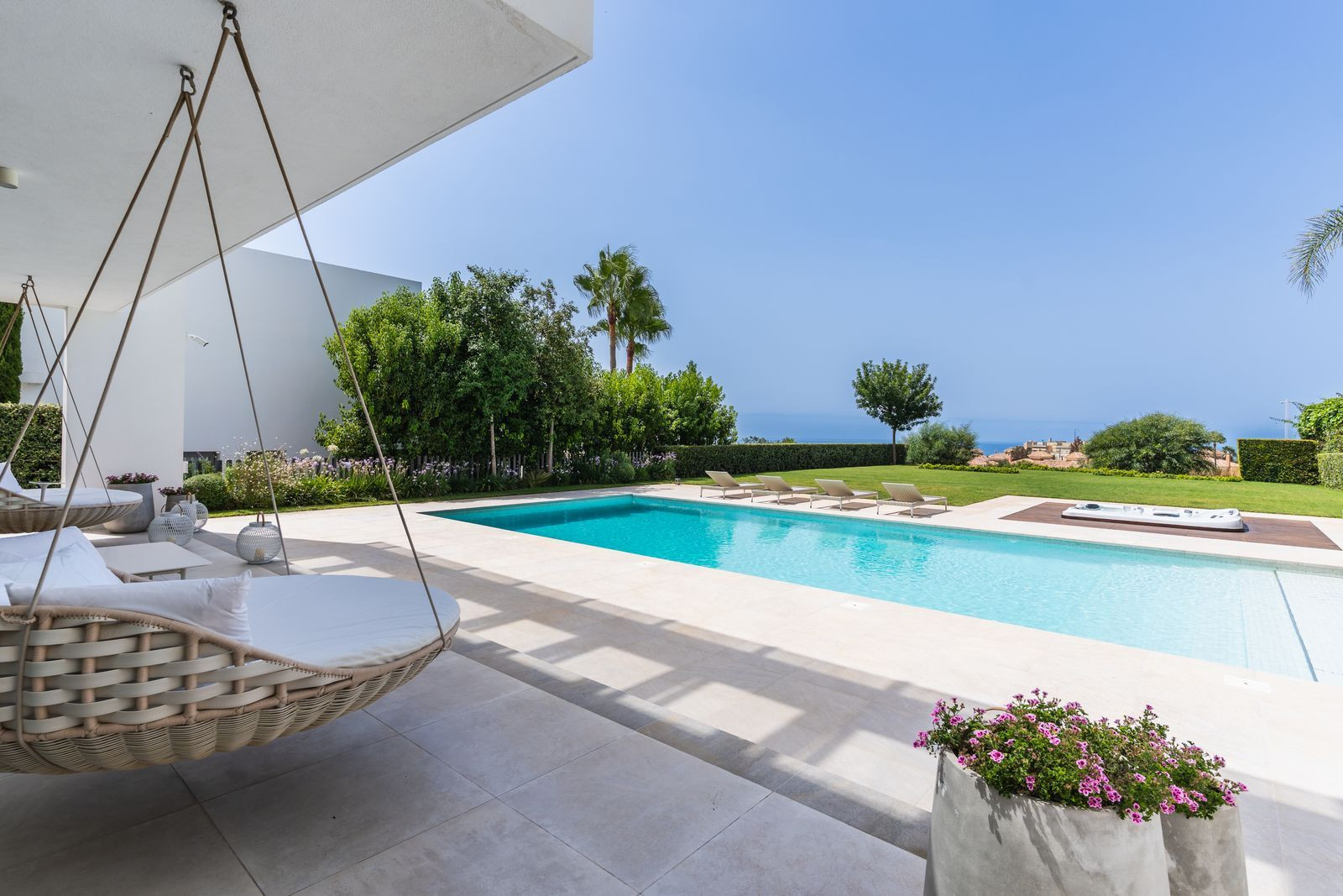 Villa for sale in Santa Clara, Marbella East