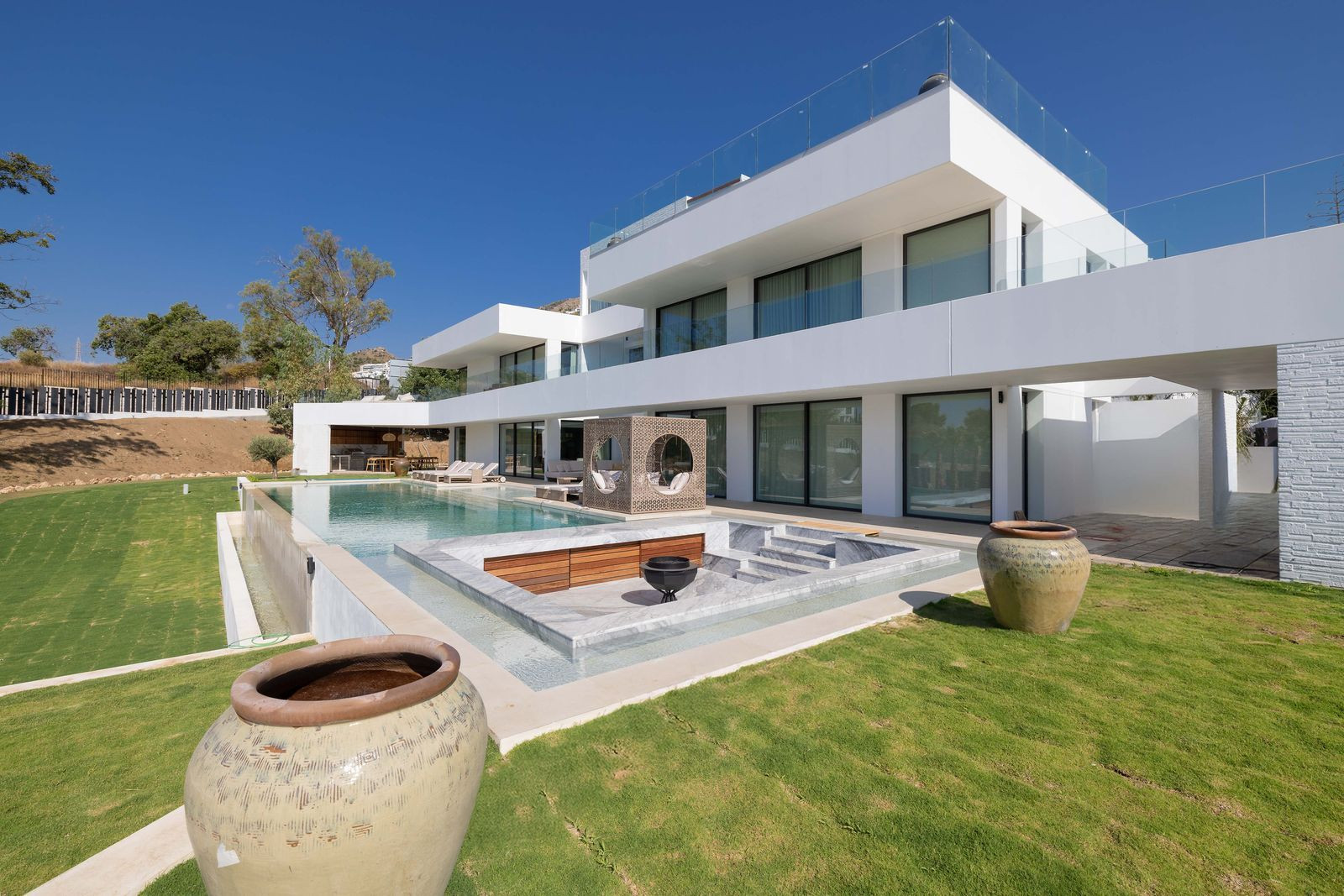Villa for sale in Benalmadena