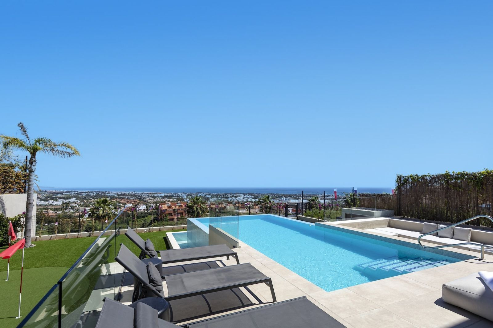 Villa for sale in Benahavis