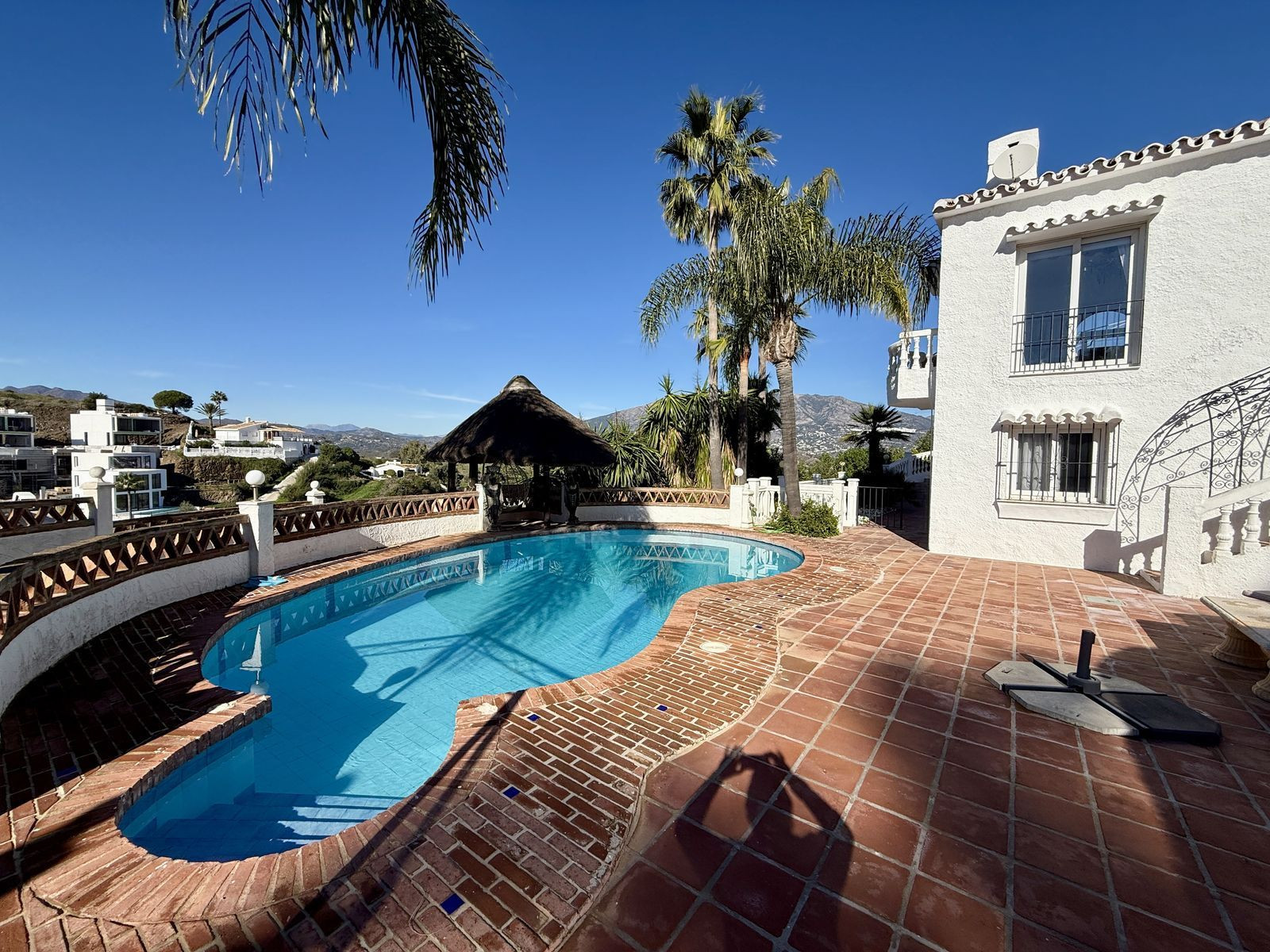 Villa for sale in Cerros del Aguila, Mijas Costa