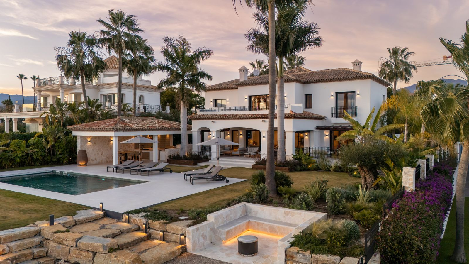 Villa for sale in Los Flamingos, Benahavis