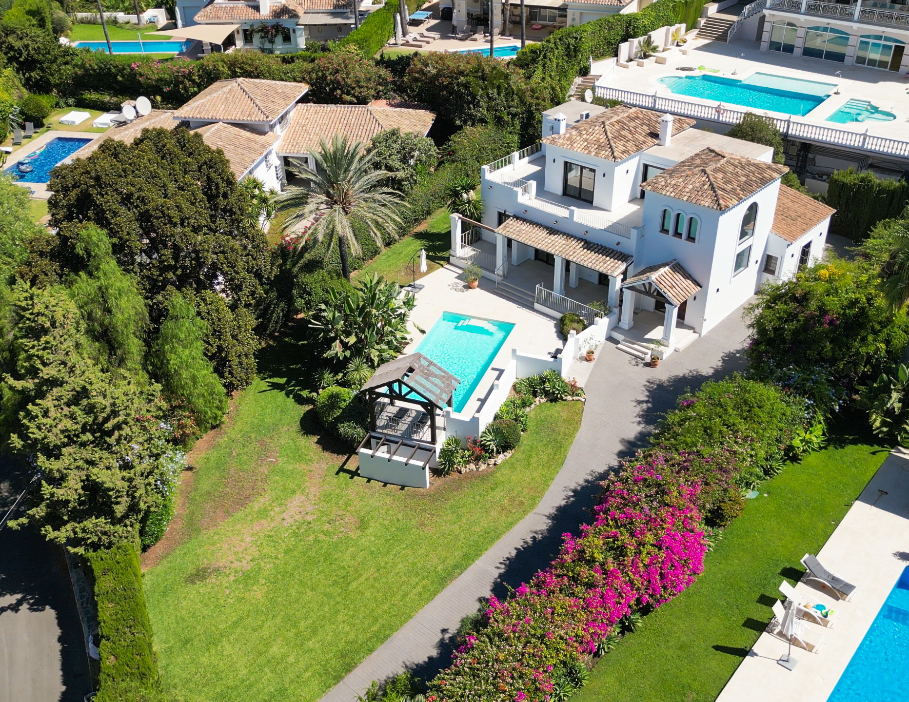 Villa for sale in El Rosario, Marbella East