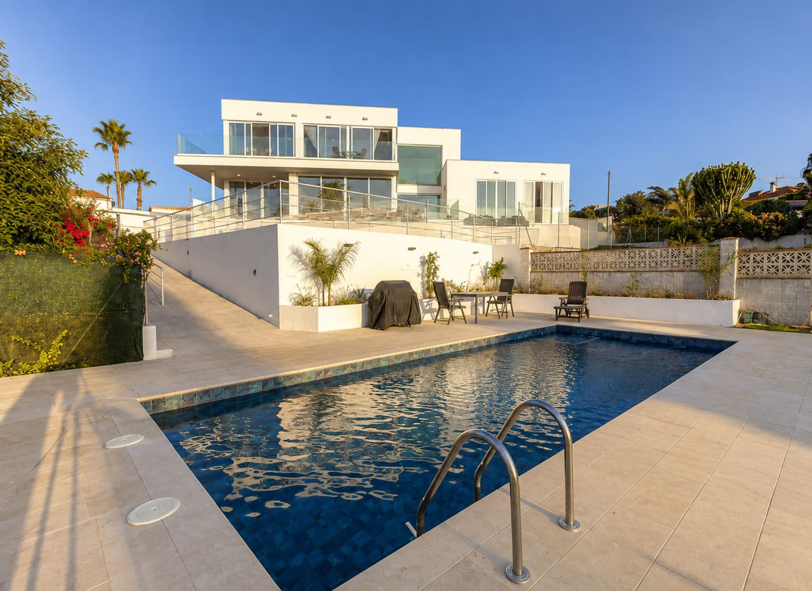 Villa for sale in Estepona