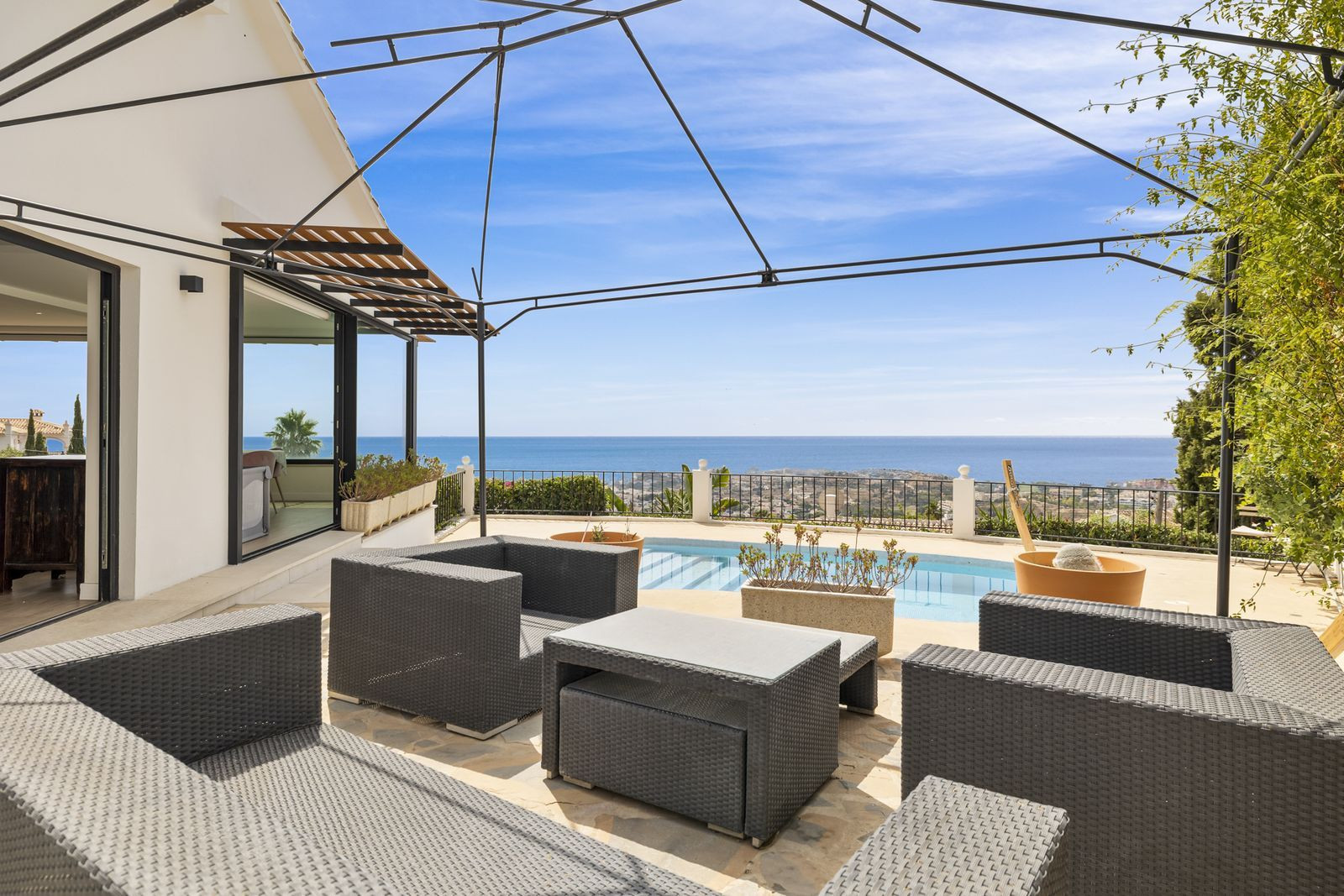 Villa for sale in Benalmadena