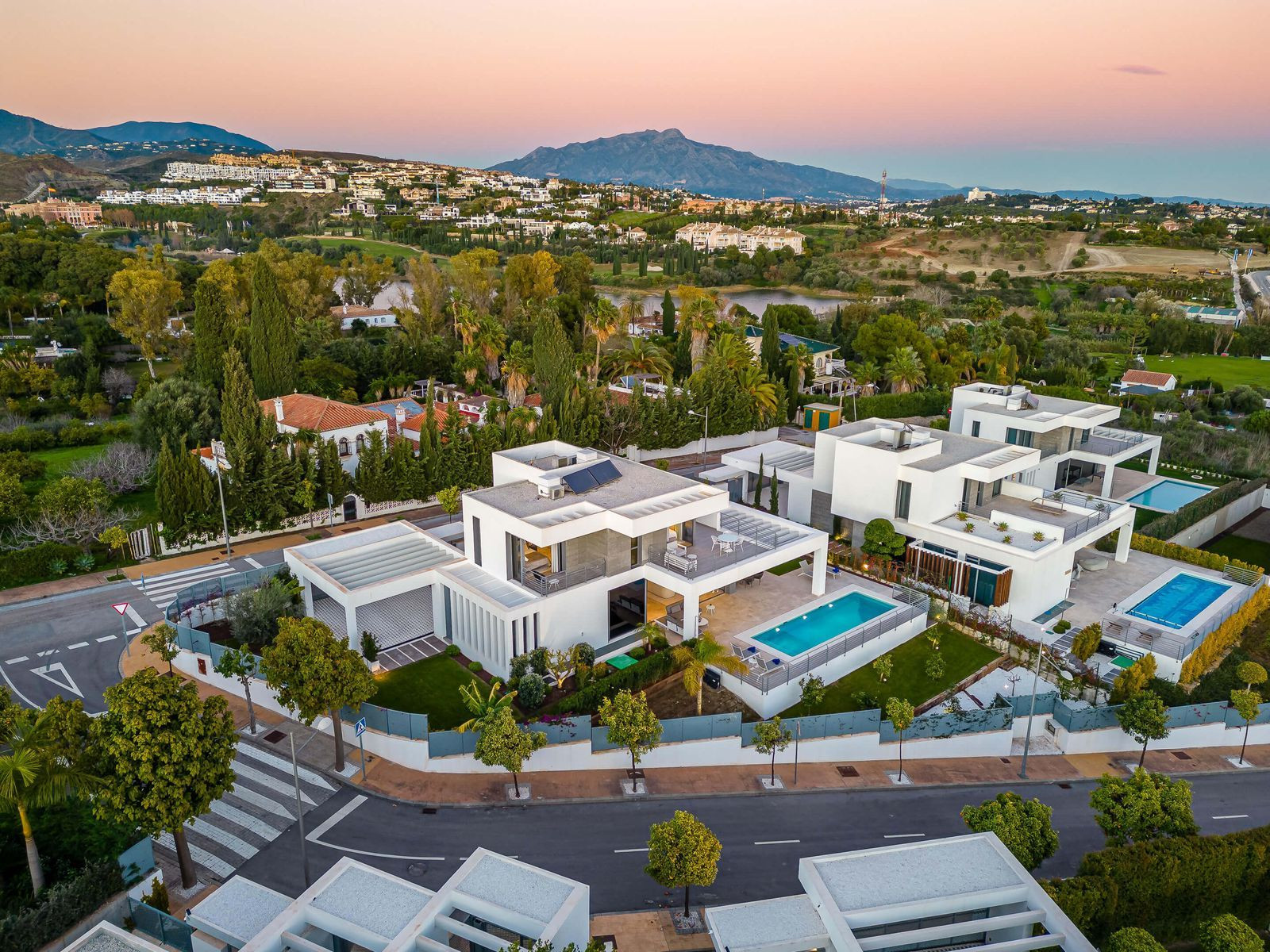 Villa for sale in Cancelada, Estepona East