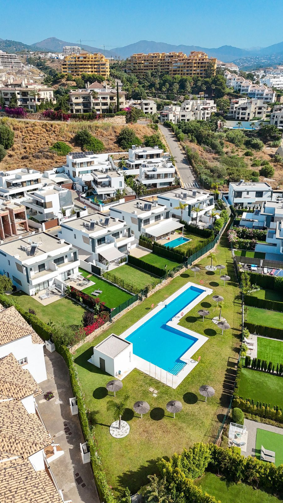 Semi Detached House for sale in Selwo, Estepona East