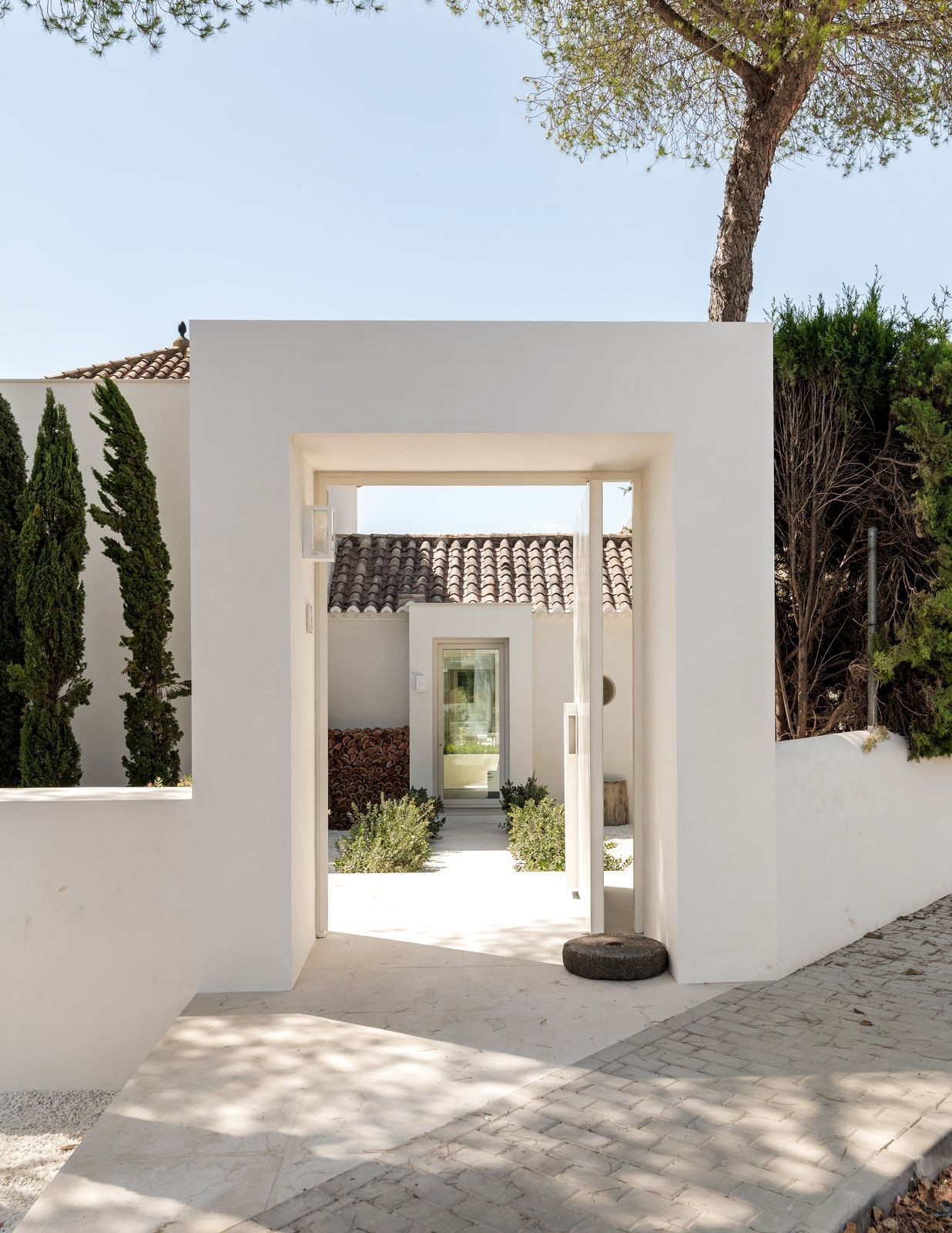 Villa for sale in El Paraiso, Estepona East