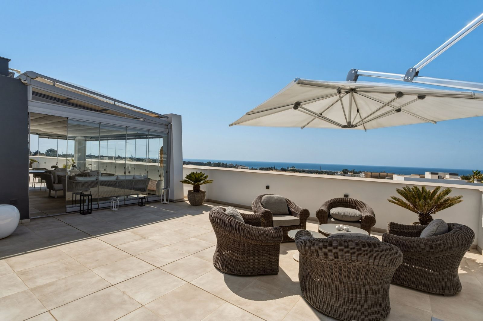 Penthouse for sale in Selwo, Estepona East