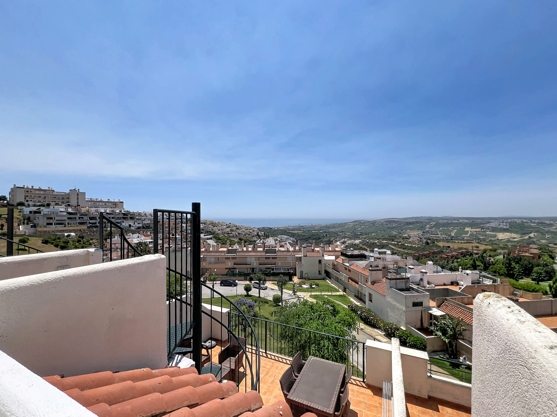 Penthouse with Panoramic Sea Views, Large Solarium and Tourist Rental License in Casares Costa