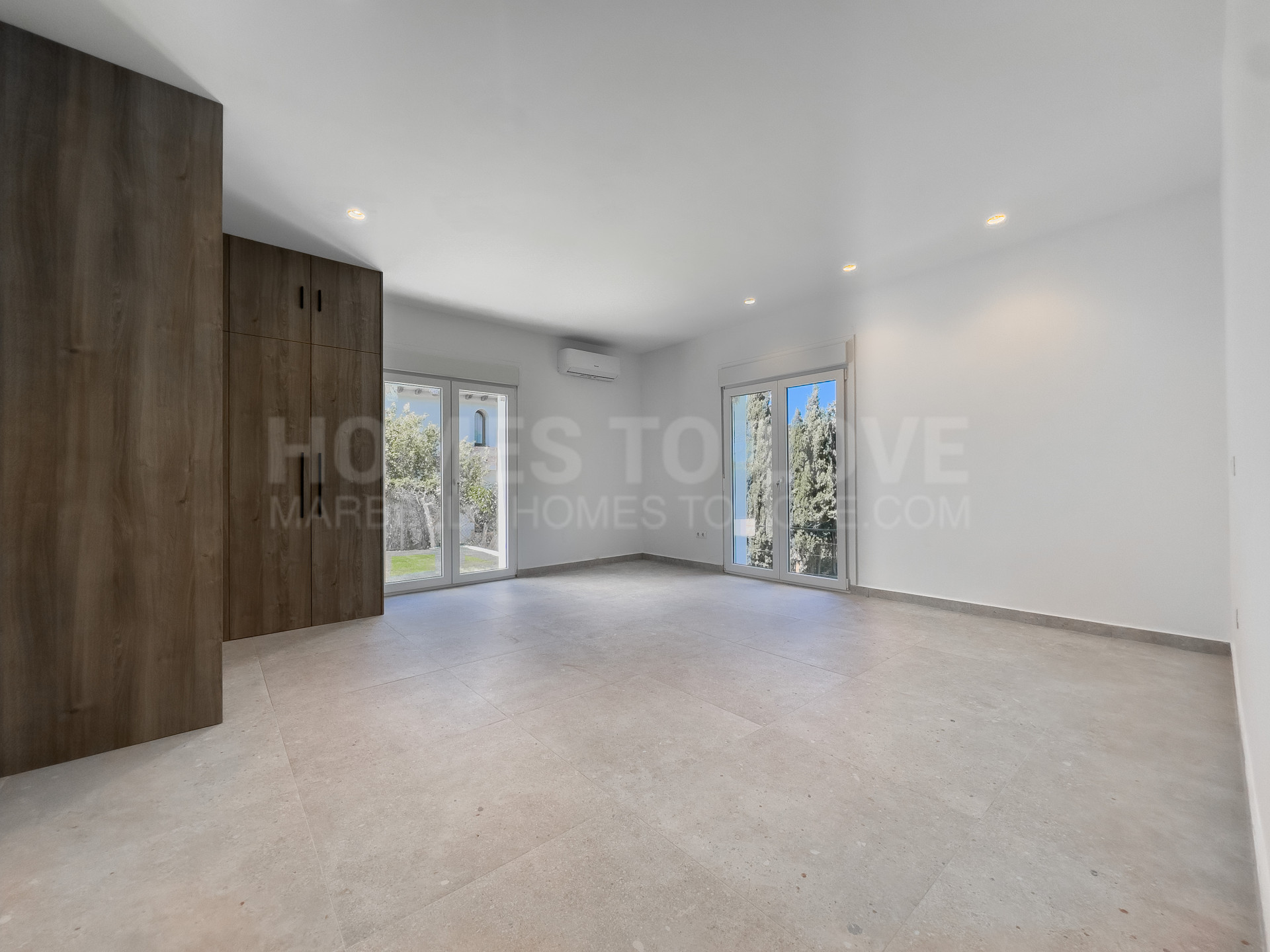 Villa andaluza con vistas panorámicas al mar y gran parcela privada en Hacienda Guadalupe, Manilva