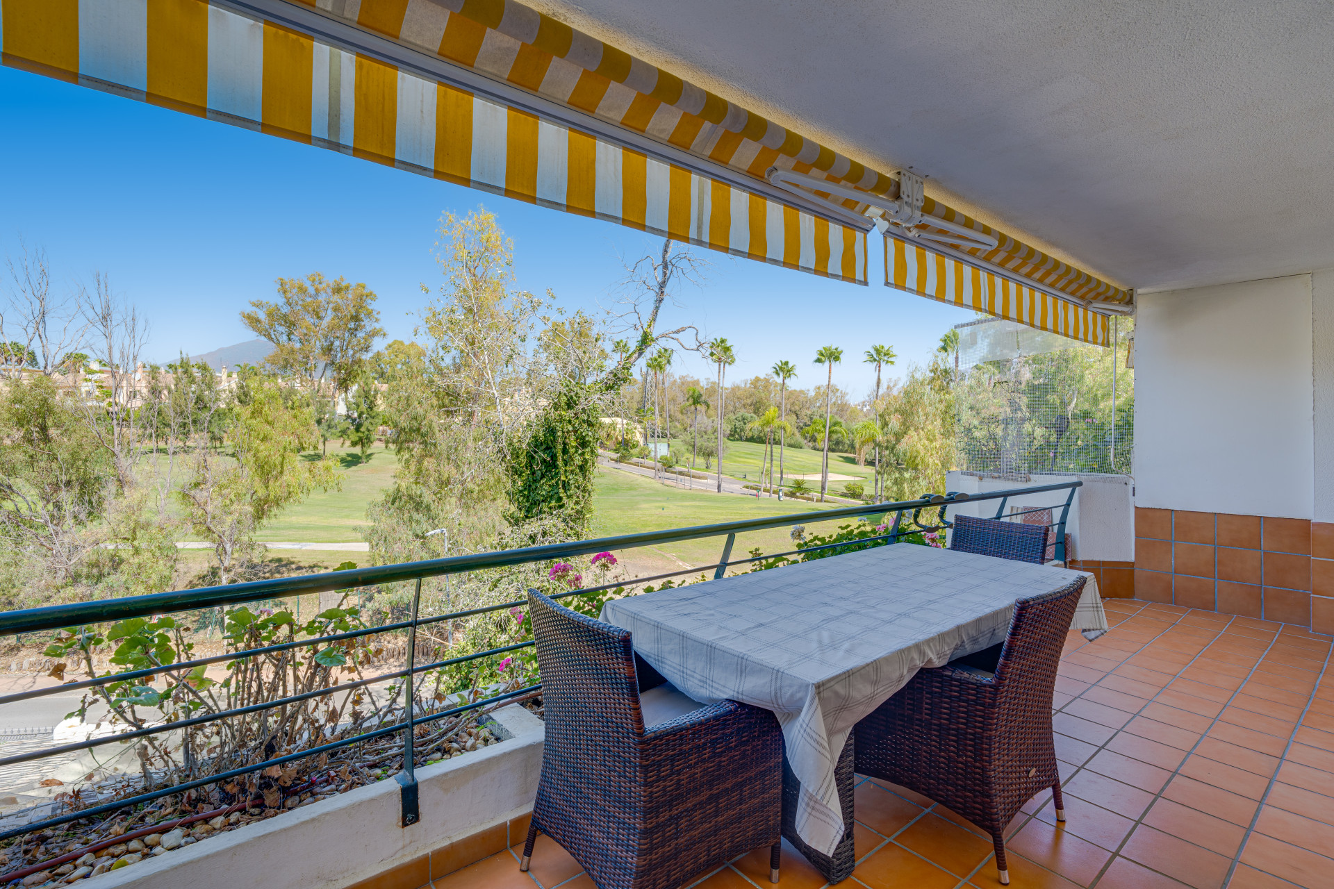Hermoso apartamento de dos dormitorios situado en Campos de Guadalmina, Guadalmina Alta