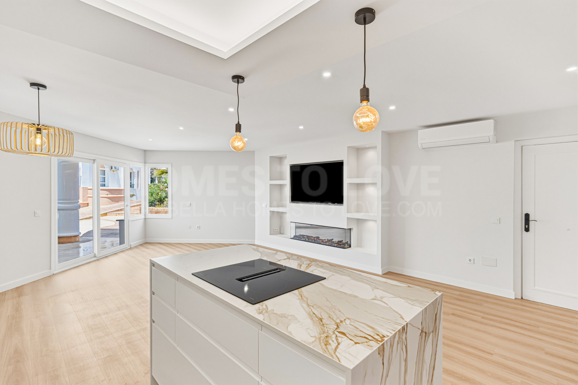 Impresionante apartamento de tres dormitorios, reformado en planta baja situado dentro del codiciado Club de Campo de Matchroom en Mijas Golf