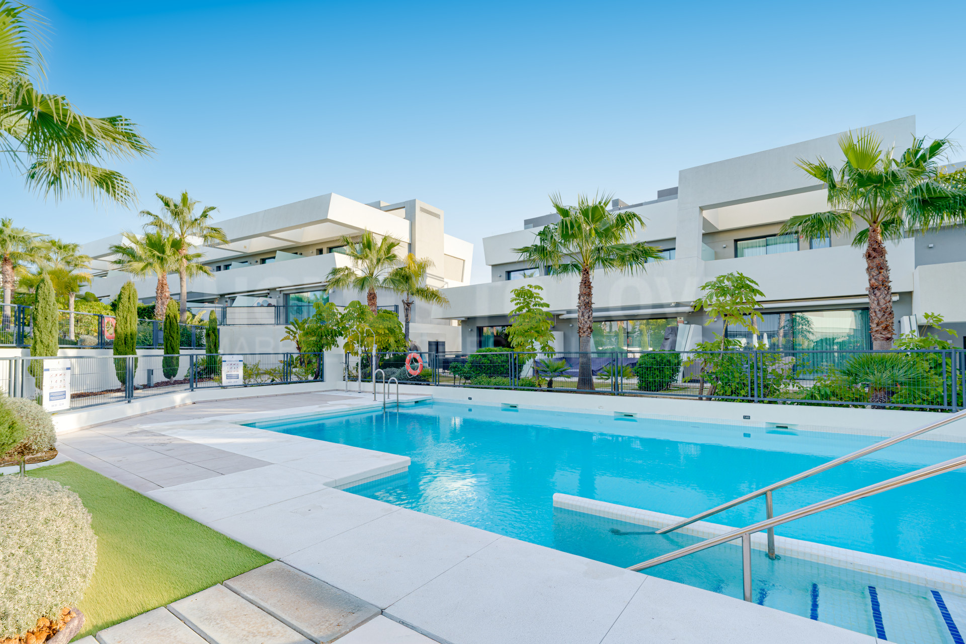 Inmaculada casa adosada de cuatro dormitorios situada en una exclusiva comunidad en La Cala de Mijas