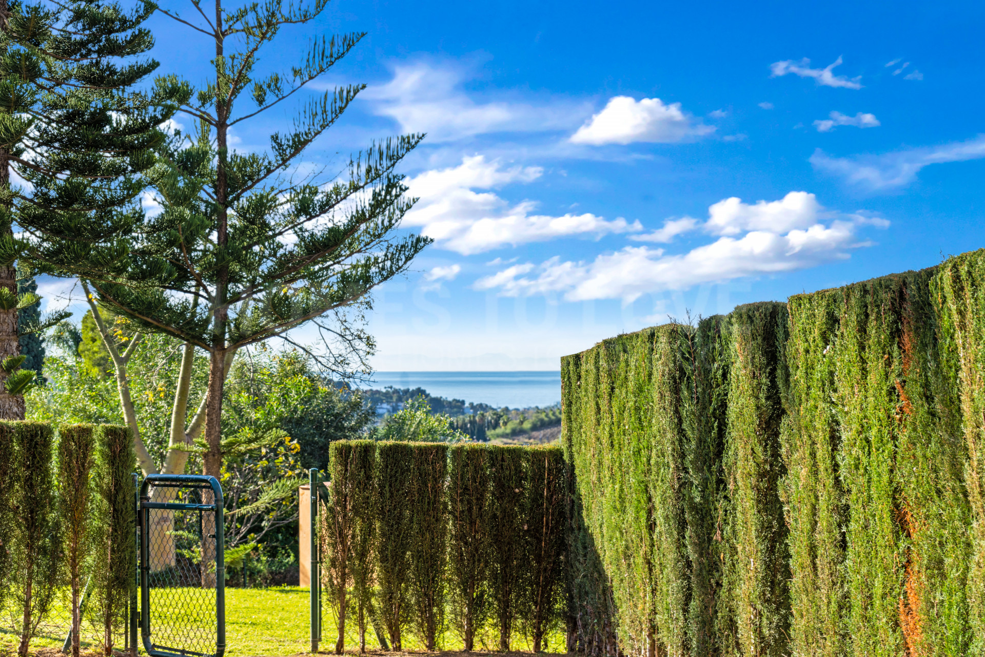 Superbe trois chambres, maison de ville orientée sud à Paraiso Bellevue, à El Paraiso sur le New Golden Mile