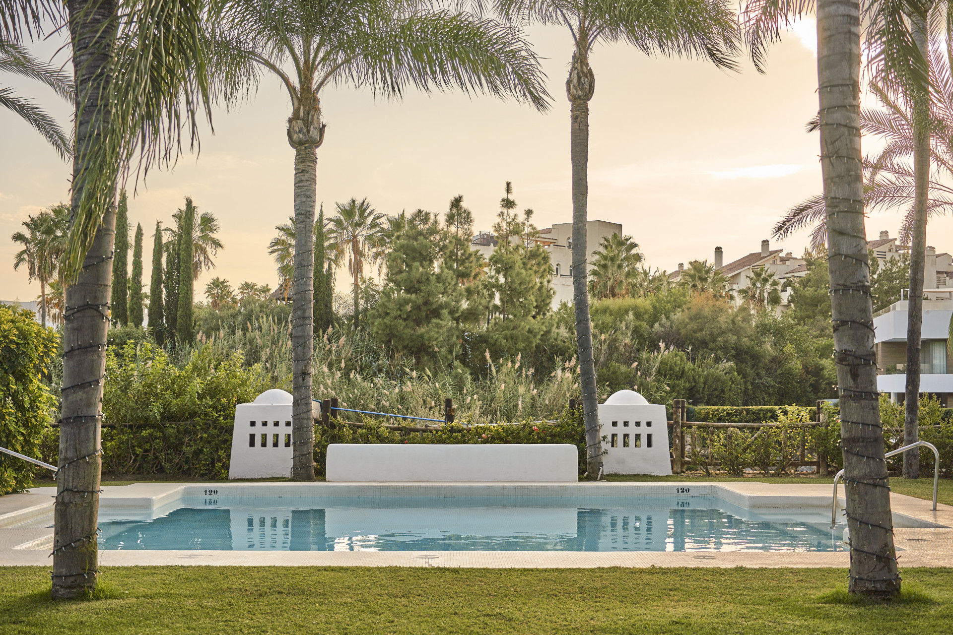 Elegant, tre soverom byhus som ligger i det gated community of Agra Residencial, Estepona