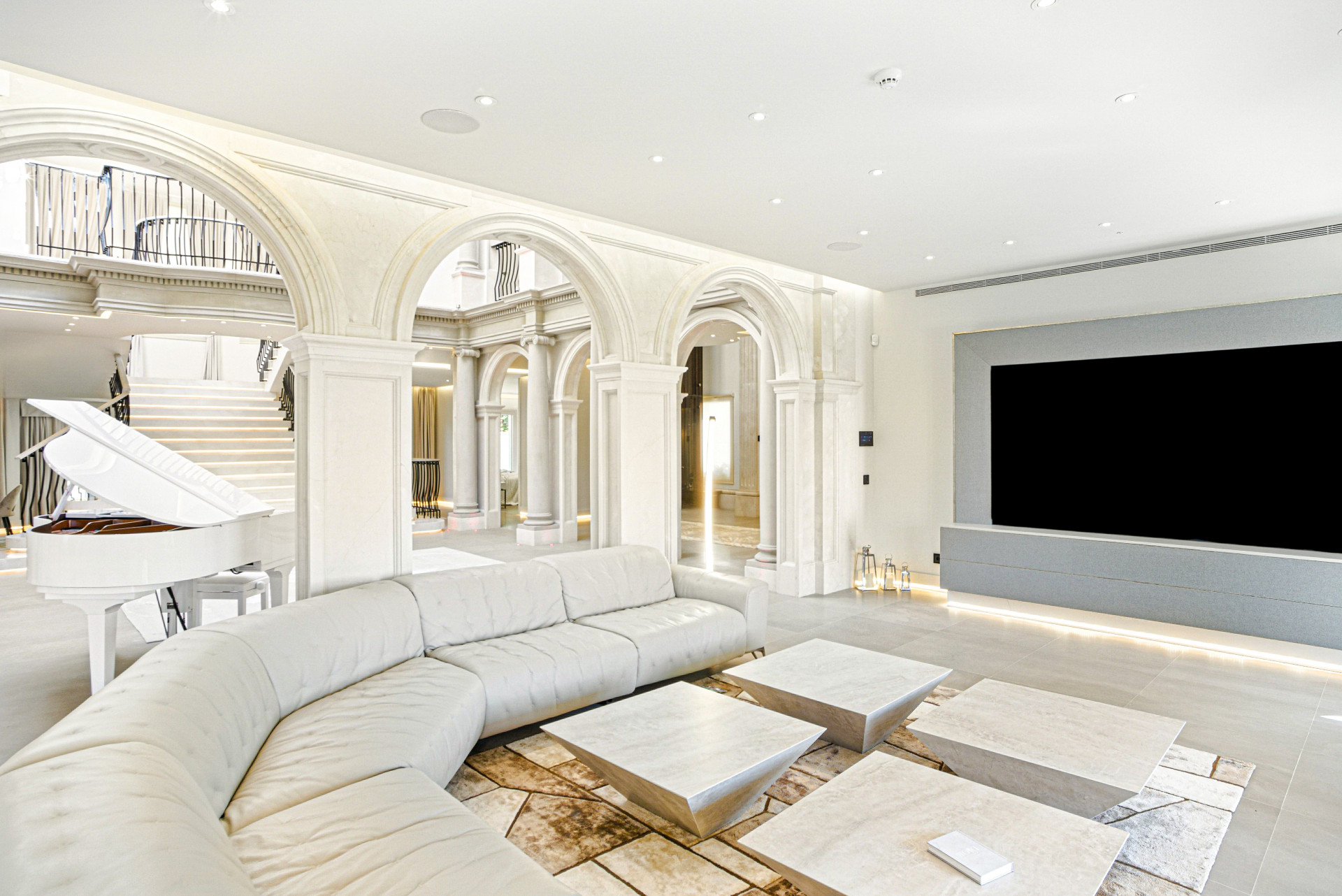 An architecturally unique, south-facing property located in the exclusive gated community of Sierra Blanca on Marbella’s prestigious Golden Mile