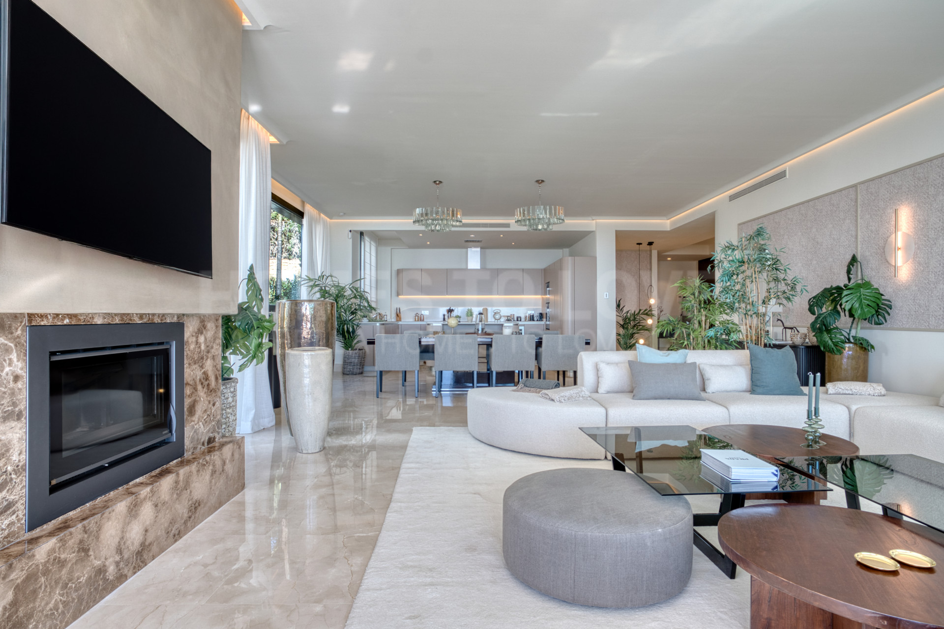 Excepcional propiedad de cuatro dormitorios, orientada al sur en la prestigiosa La Reserva De Sierra Blanca, Marbella - con impresionantes vistas al mar