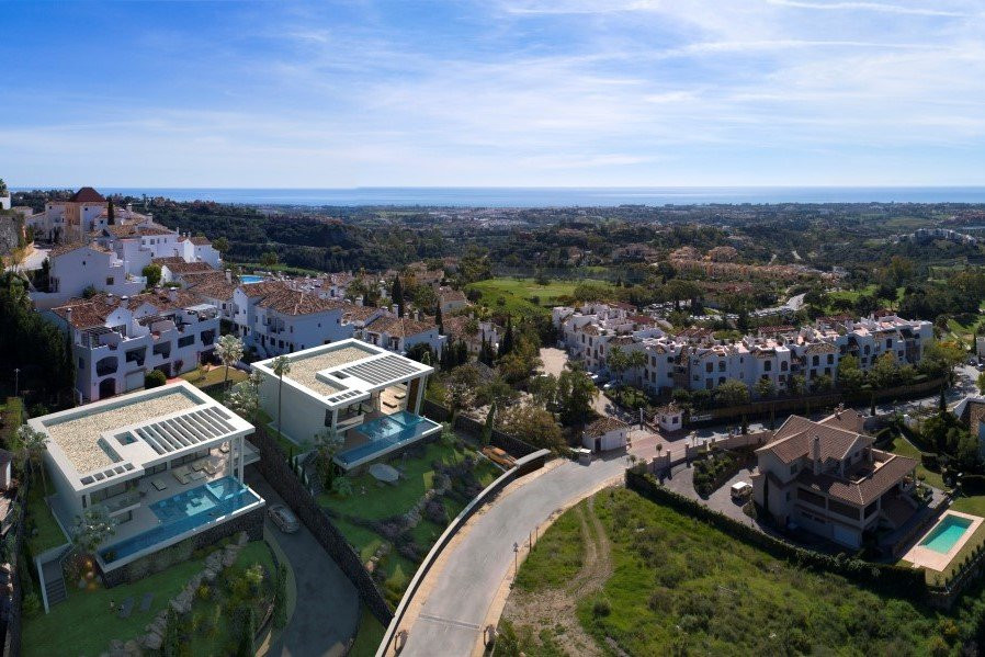 6 bed Villa For Sale in Benahavis, Malaga - 2