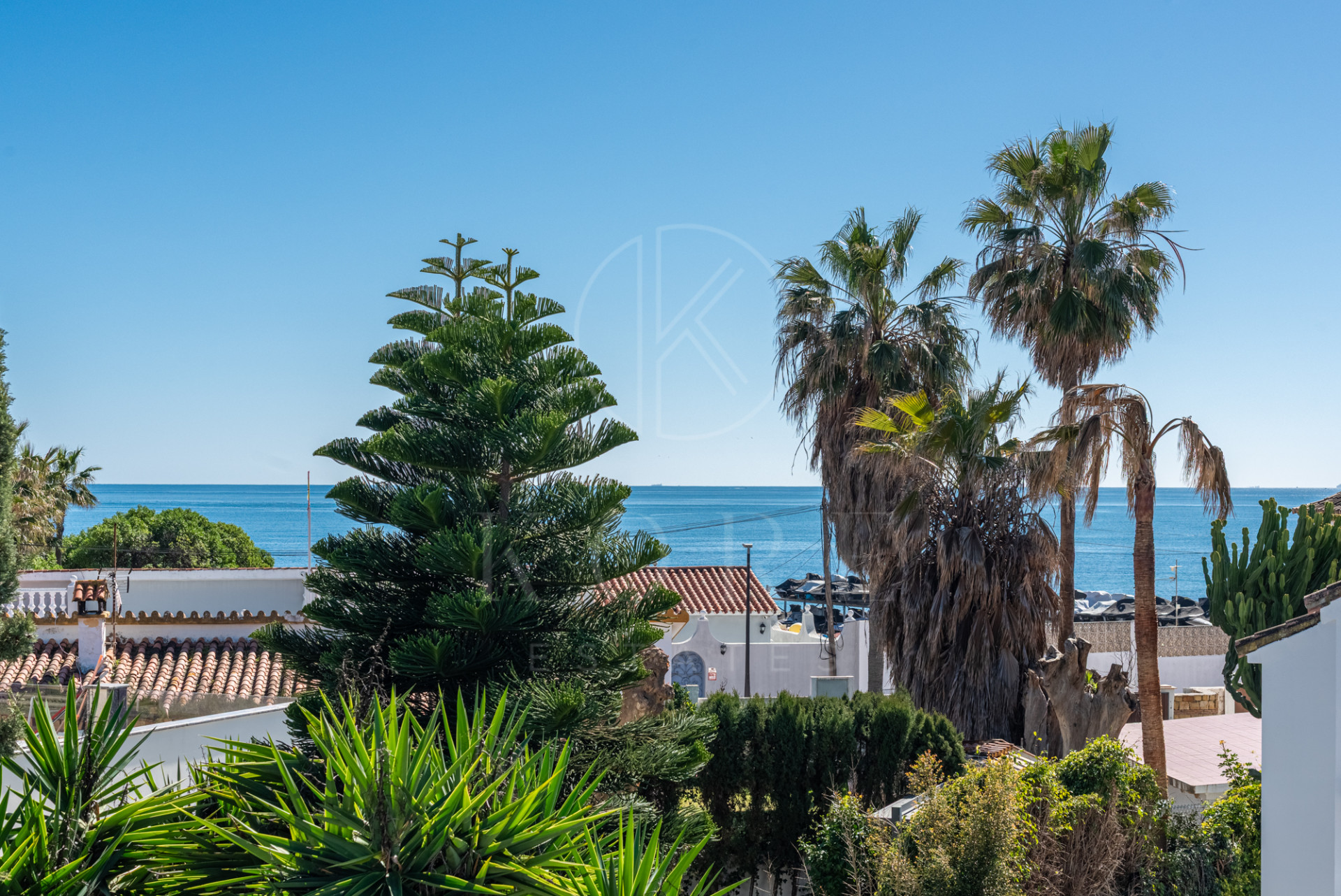 Charming Spanish Villa with Sea Views Just 100m from the Beach – Prime Linda Vista Baja Location Near San Pedro