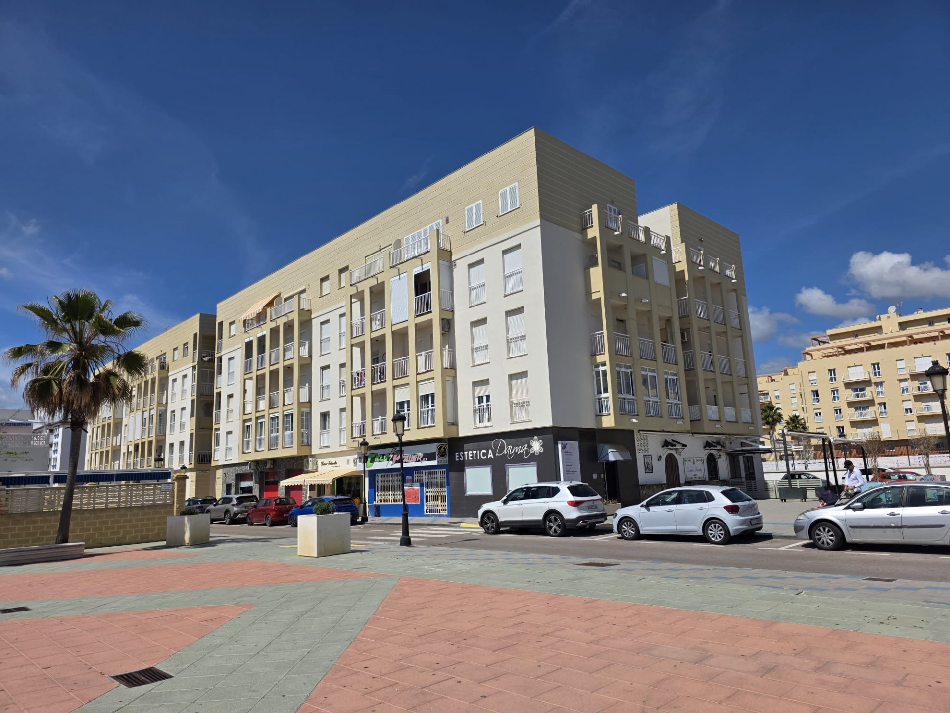 Piso en Primera Línea de Playa con Vistas Frontales al Mar en venta en Sabinillas