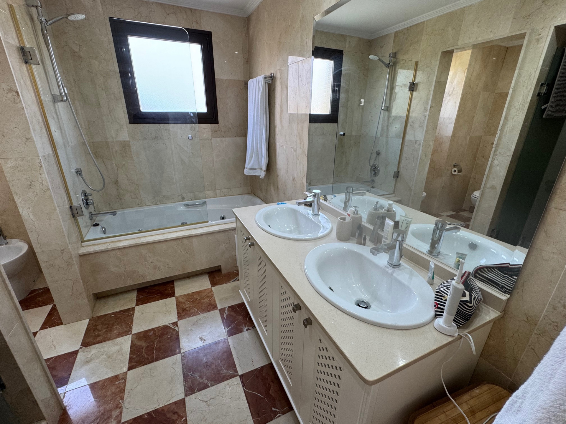 Elegante apartamento de 3 dormitorios en Ribera del Paraíso, Puerto de Sotogrande