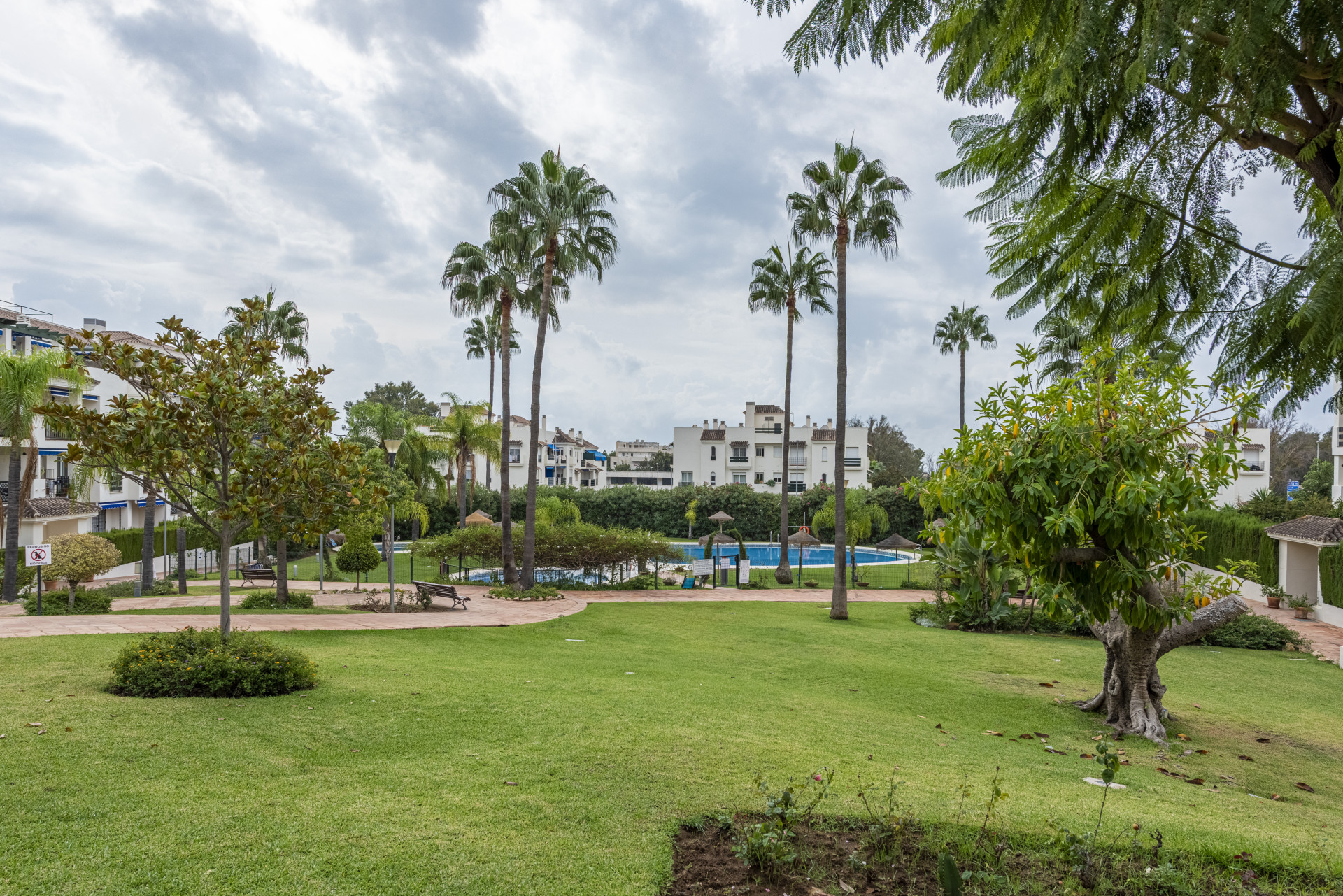 2 bedroom apartment in Lorcrimar 3, with walking distance to Puerto Banus and the beach