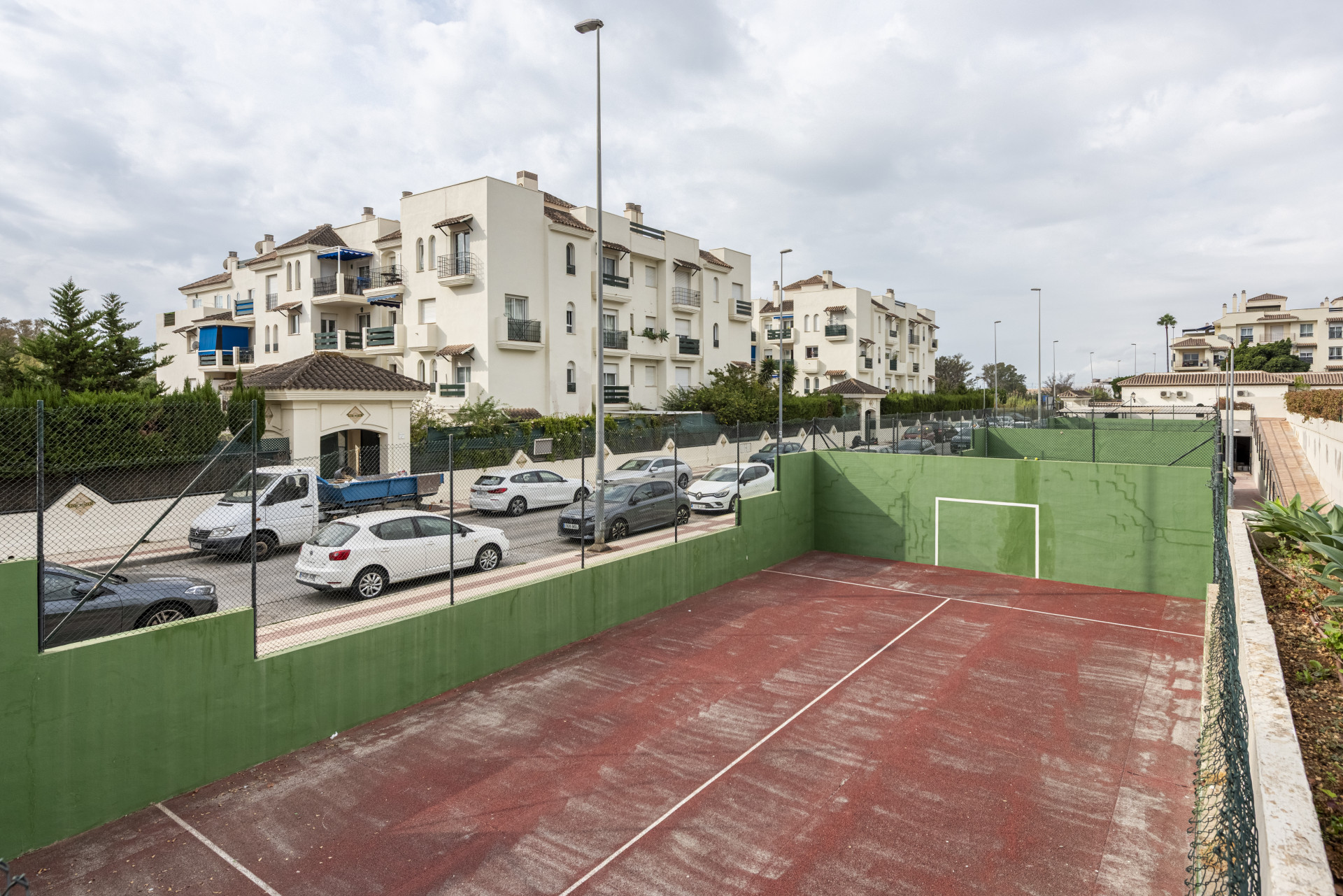 2 bedroom apartment in Lorcrimar 3, with walking distance to Puerto Banus and the beach