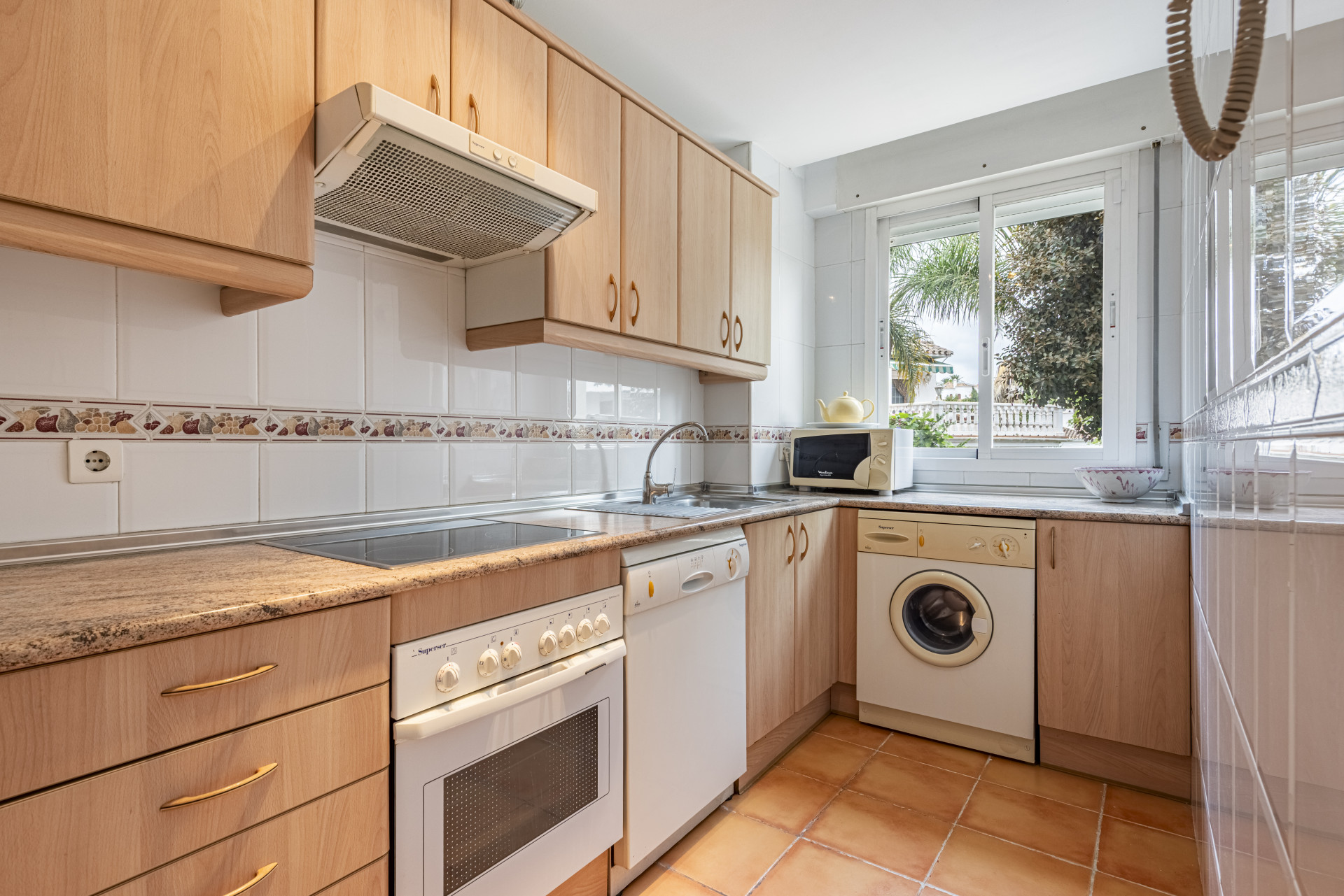 2 bedroom apartment in Lorcrimar 3, with walking distance to Puerto Banus and the beach