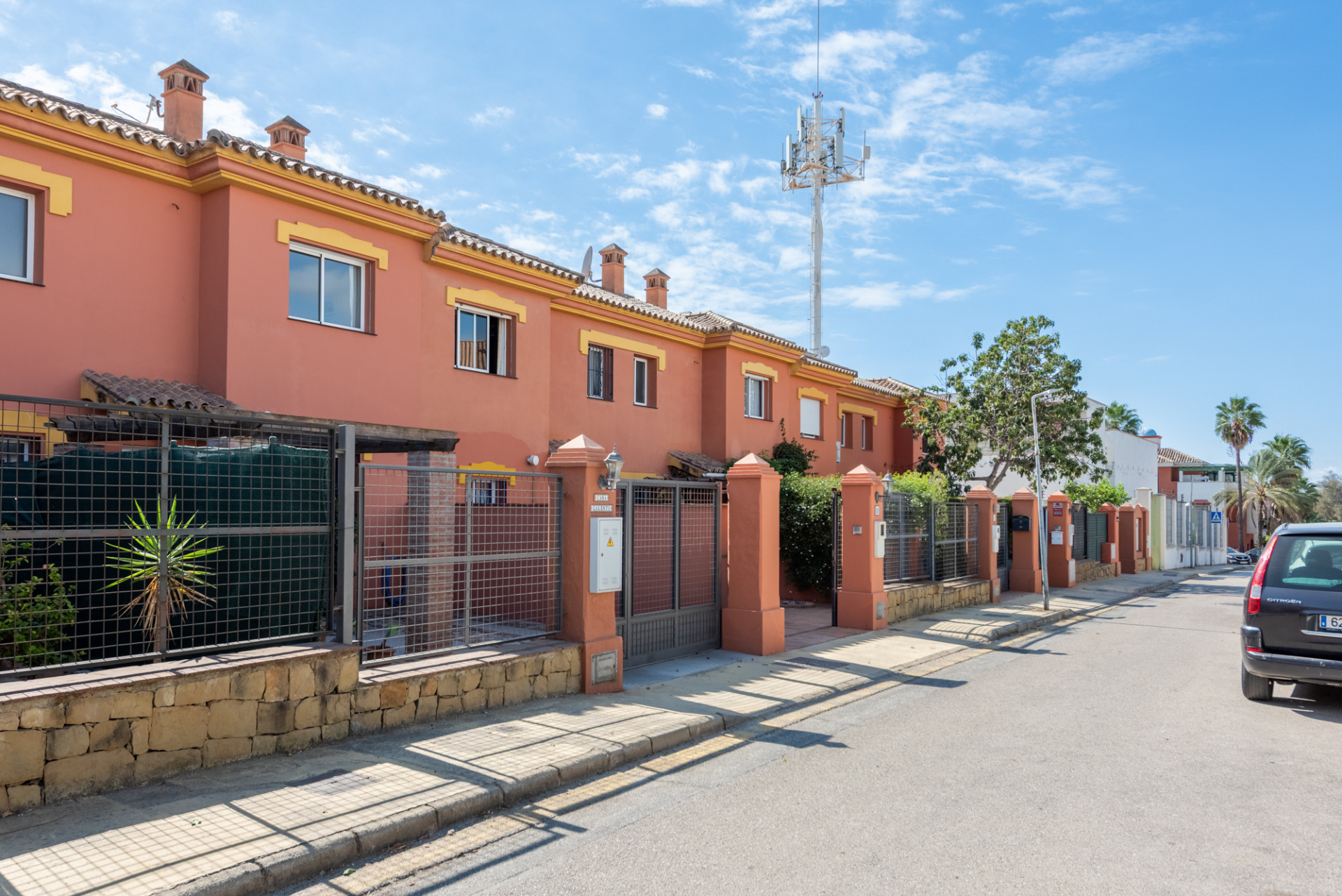 Charming South-Facing Townhouse in Monte Biarritz – Walking Distance to Beach and Amenities