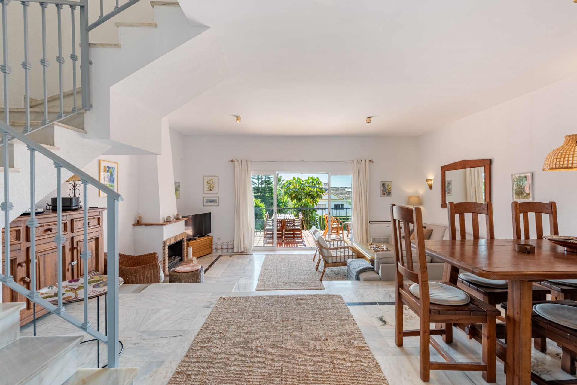 Charming South-Facing Townhouse in Monte Biarritz – Walking Distance to Beach and Amenities