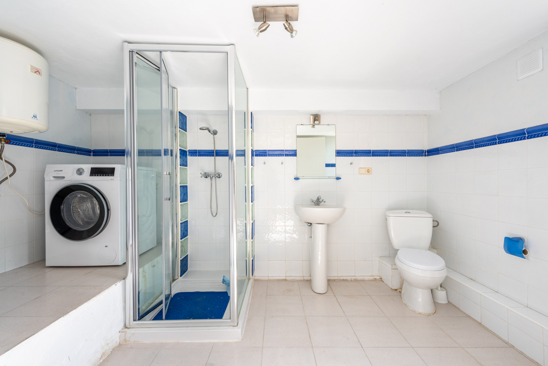 Charming South-Facing Townhouse in Monte Biarritz – Walking Distance to Beach and Amenities