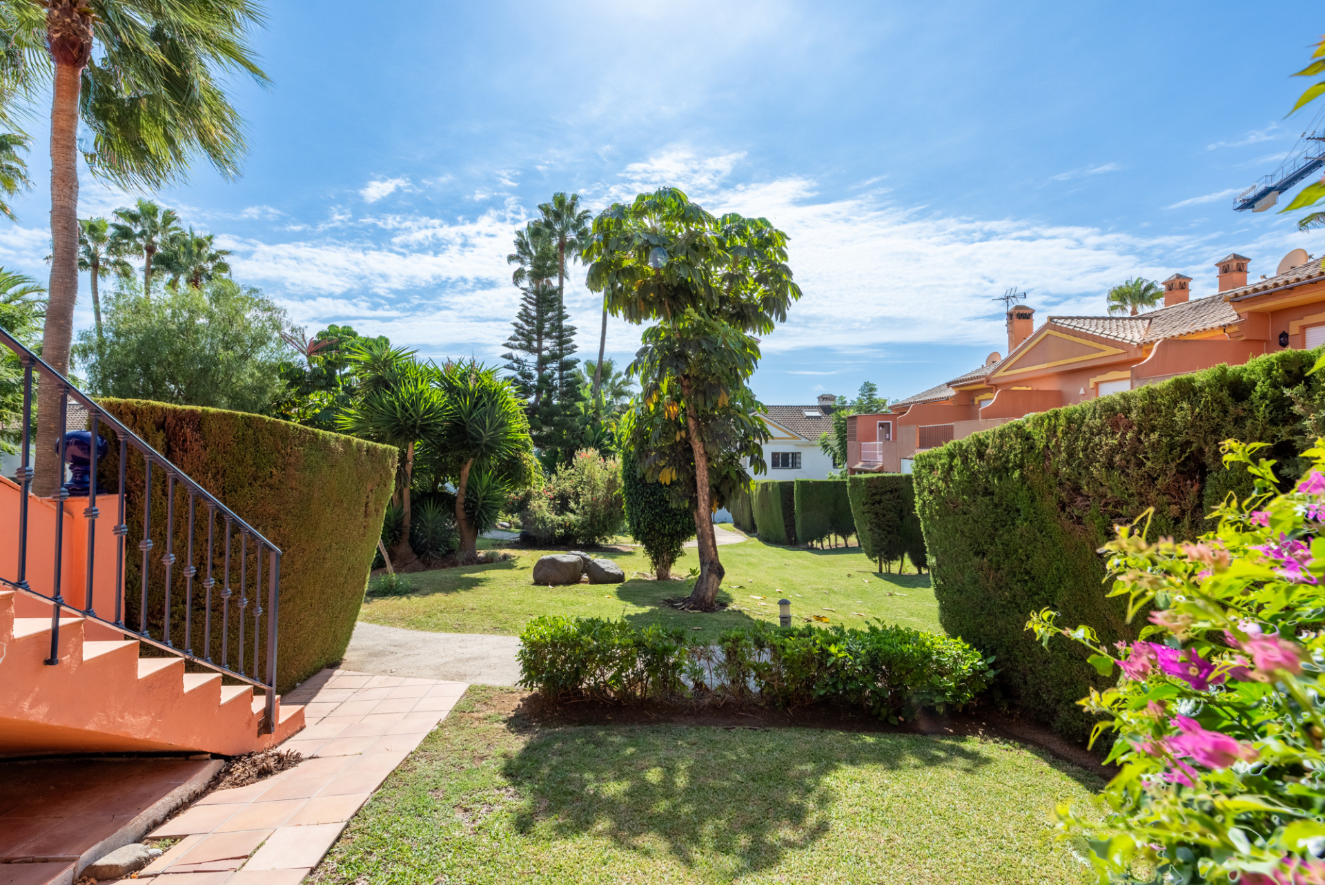 Charming South-Facing Townhouse in Monte Biarritz – Walking Distance to Beach and Amenities