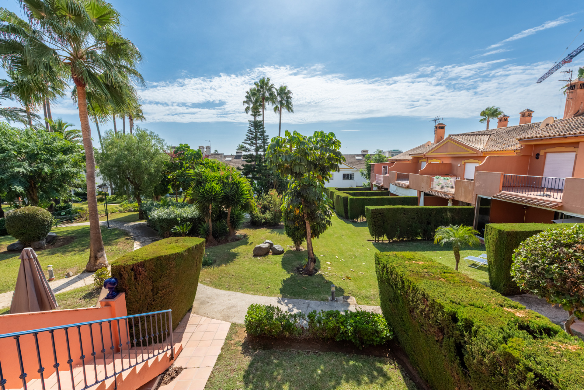 Charming South-Facing Townhouse in Monte Biarritz – Walking Distance to Beach and Amenities