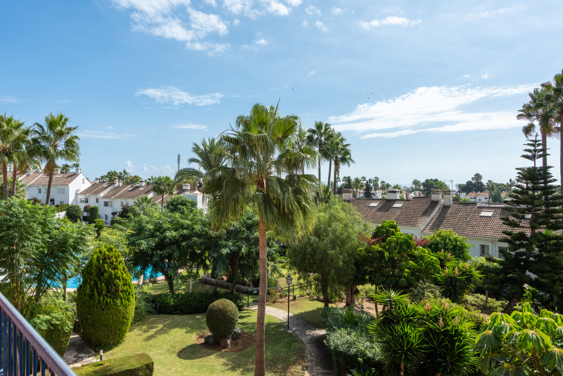 Charming South-Facing Townhouse in Monte Biarritz – Walking Distance to Beach and Amenities