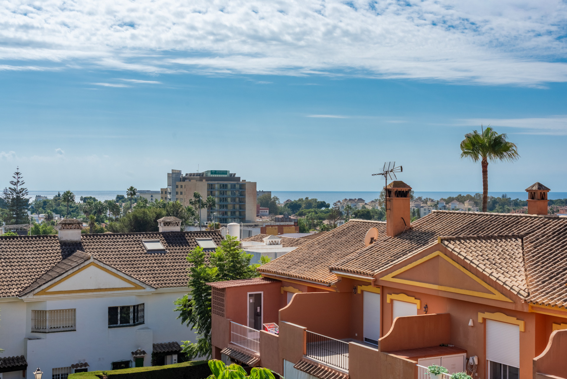 Charming South-Facing Townhouse in Monte Biarritz – Walking Distance to Beach and Amenities