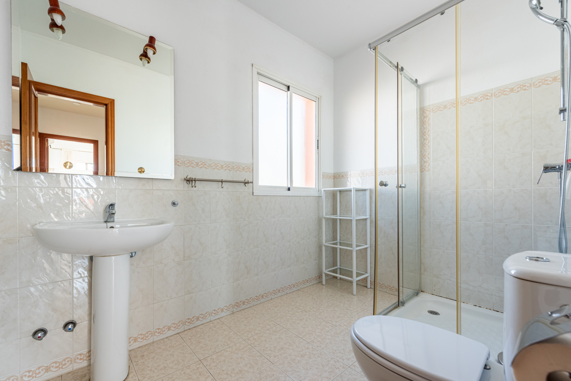 Charming South-Facing Townhouse in Monte Biarritz – Walking Distance to Beach and Amenities