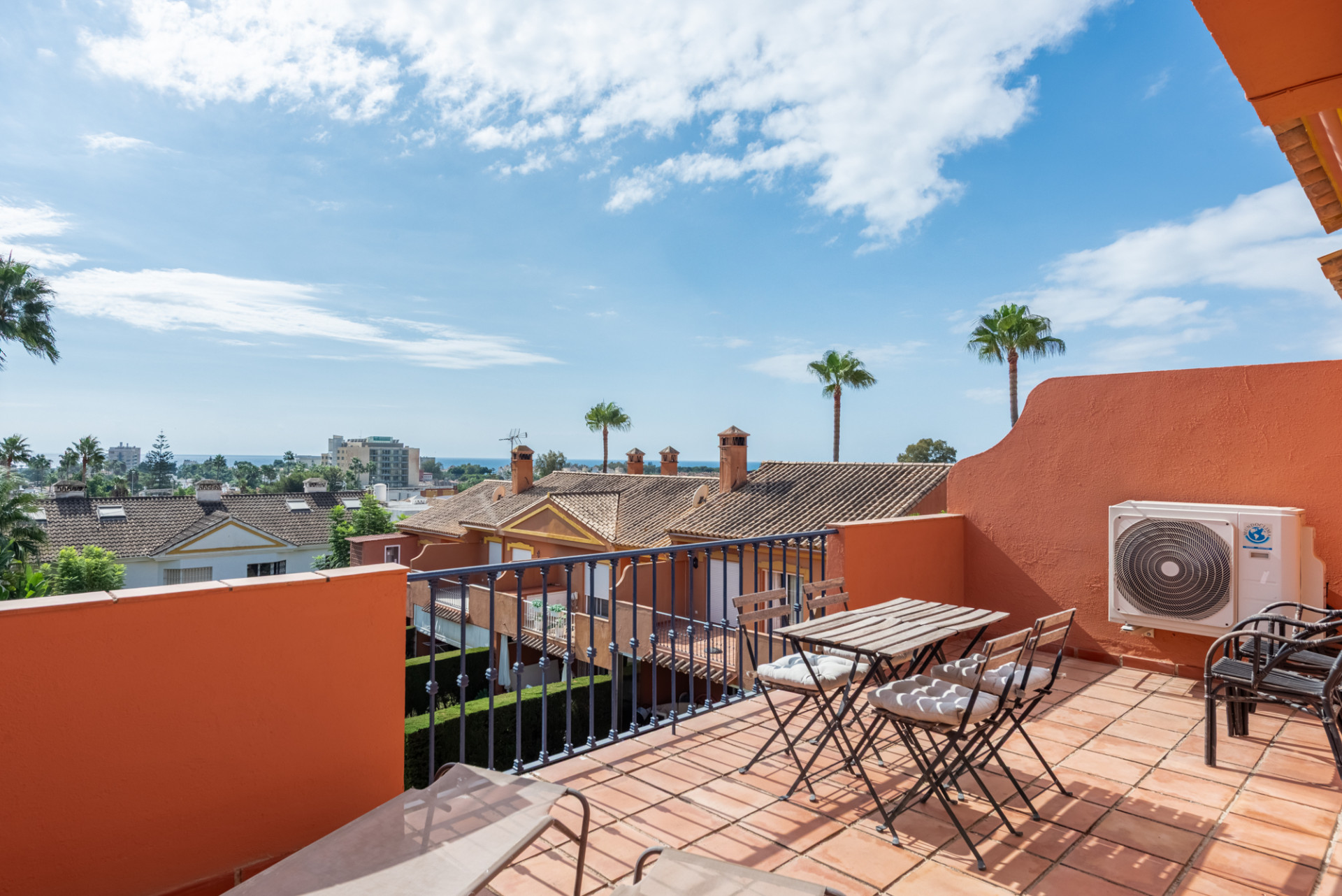 Charming South-Facing Townhouse in Monte Biarritz – Walking Distance to Beach and Amenities