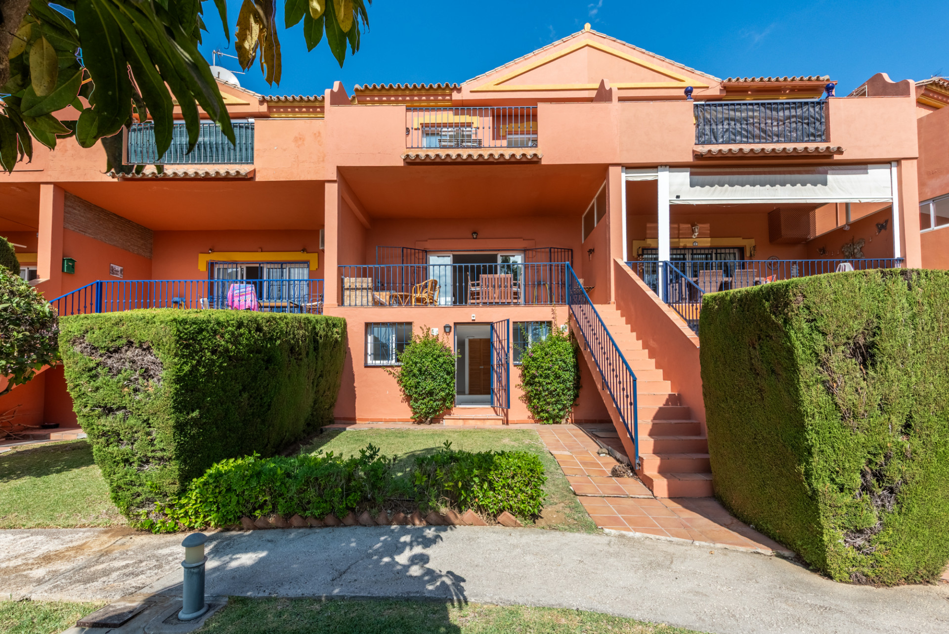Charming South-Facing Townhouse in Monte Biarritz – Walking Distance to Beach and Amenities
