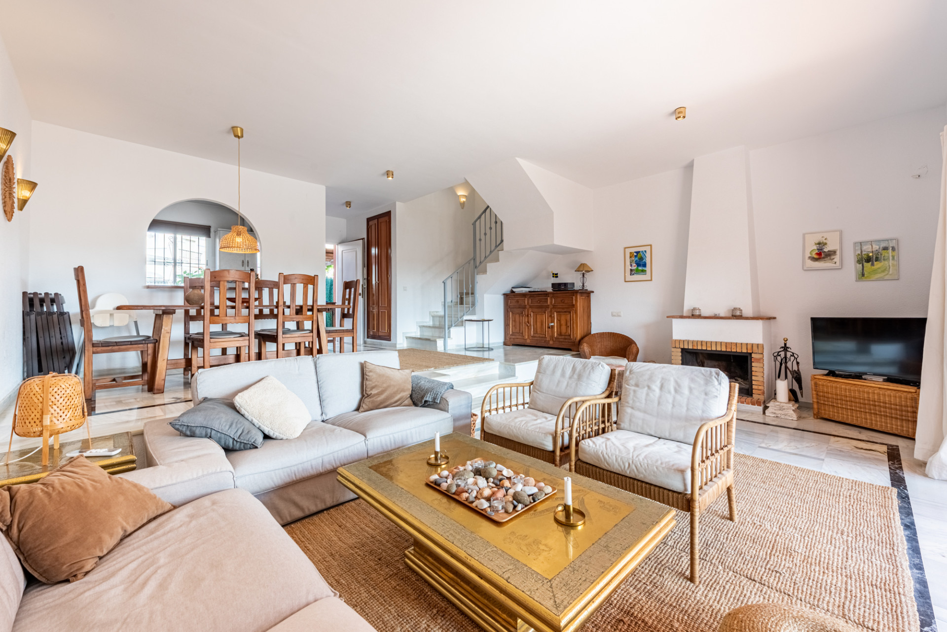 Charming South-Facing Townhouse in Monte Biarritz – Walking Distance to Beach and Amenities
