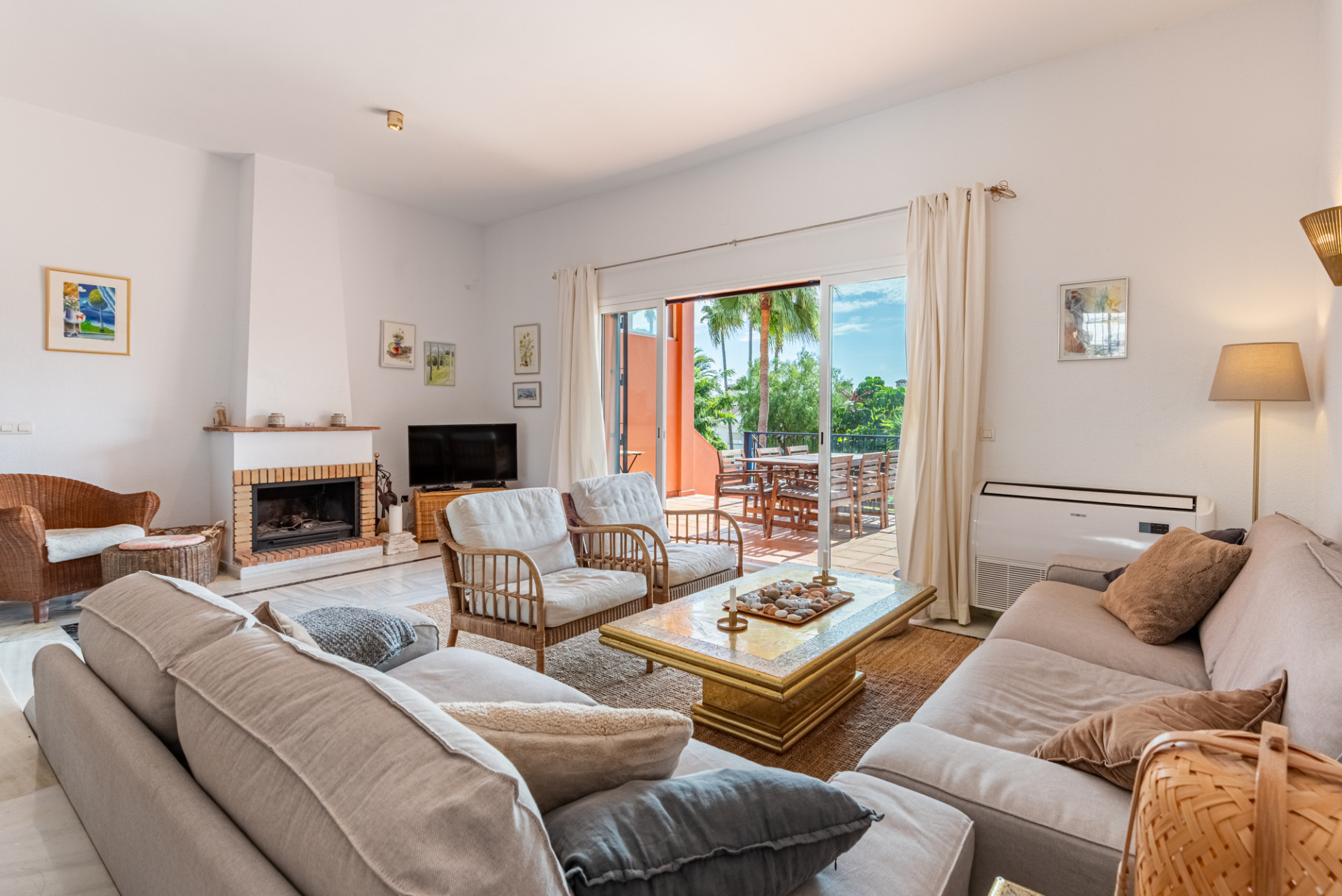 Charming South-Facing Townhouse in Monte Biarritz – Walking Distance to Beach and Amenities