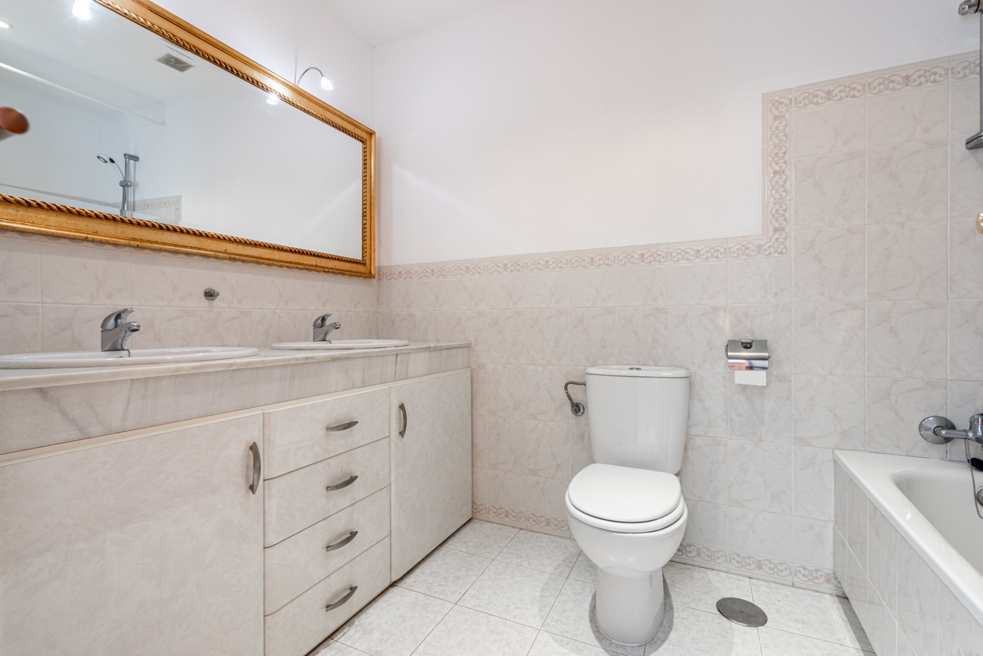 Charming South-Facing Townhouse in Monte Biarritz – Walking Distance to Beach and Amenities