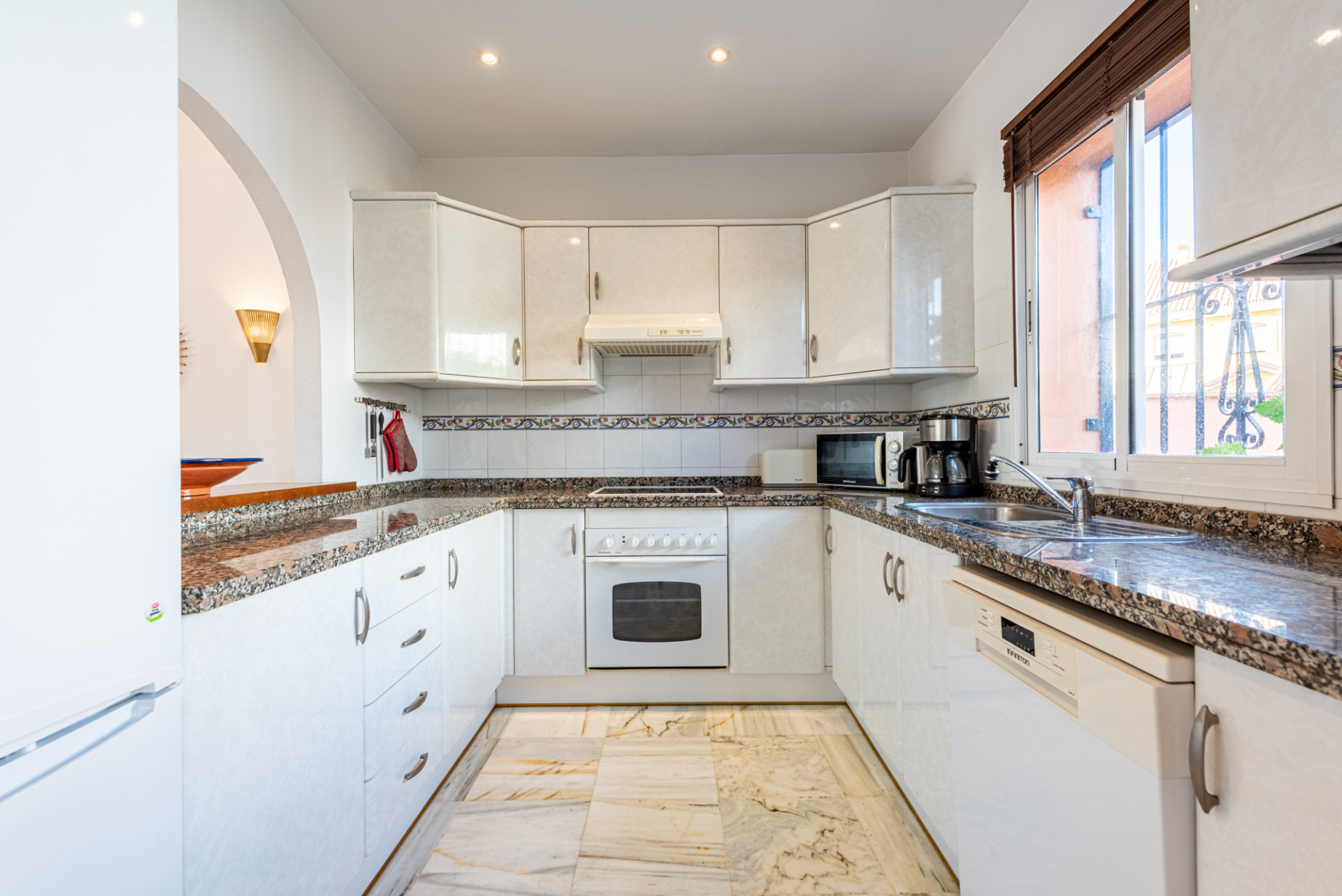 Charming South-Facing Townhouse in Monte Biarritz – Walking Distance to Beach and Amenities