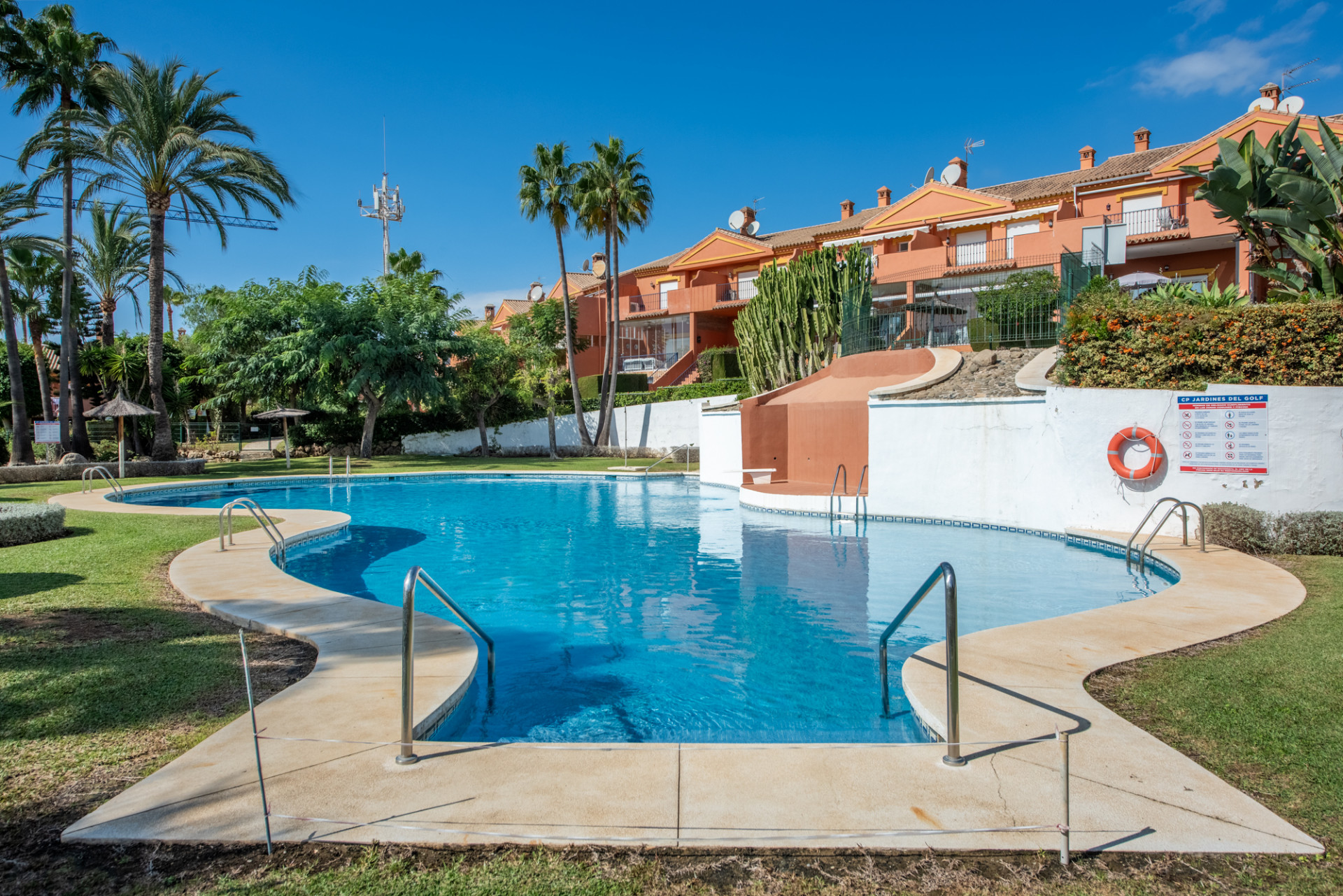 Charming South-Facing Townhouse in Monte Biarritz – Walking Distance to Beach and Amenities