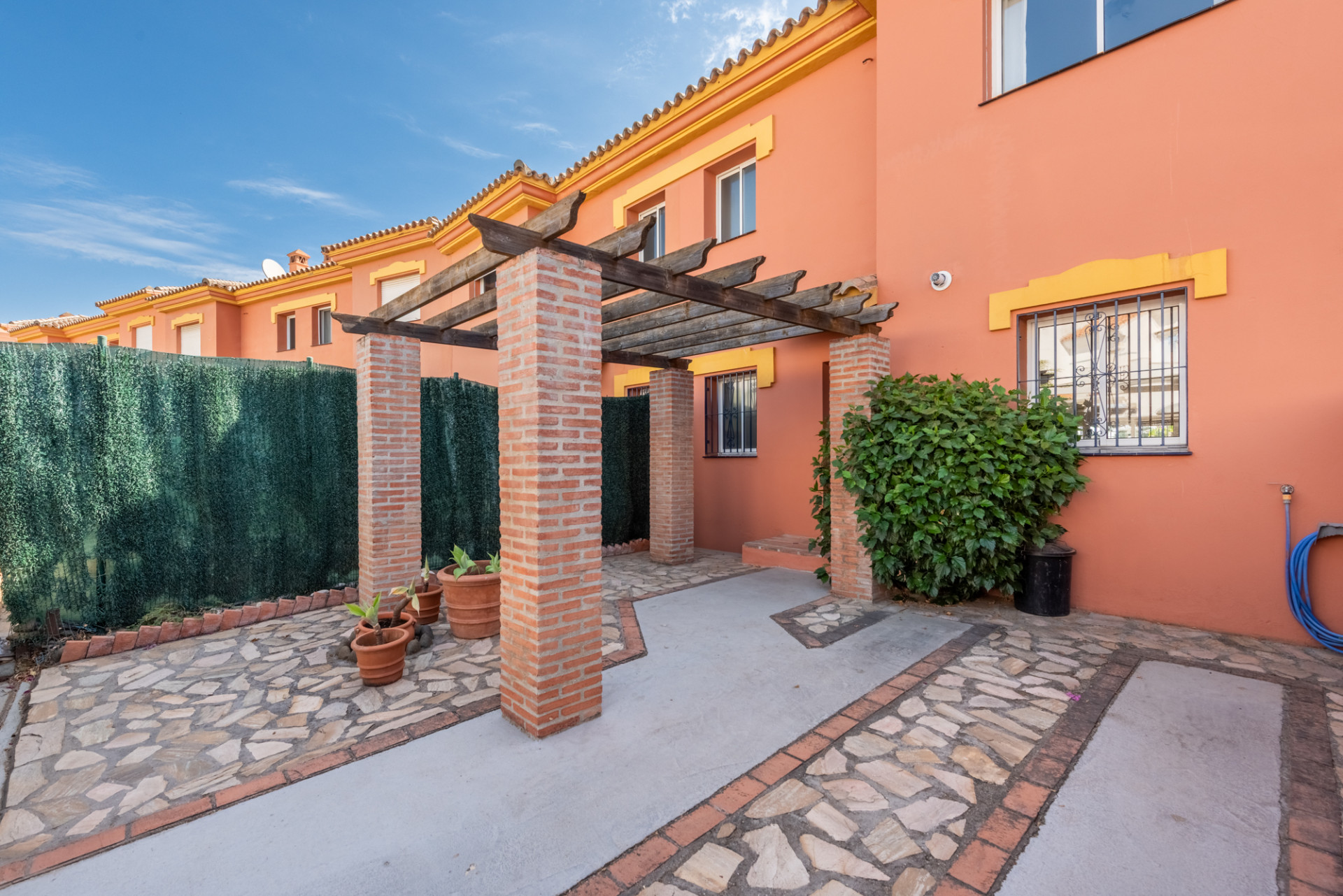 Charming South-Facing Townhouse in Monte Biarritz – Walking Distance to Beach and Amenities