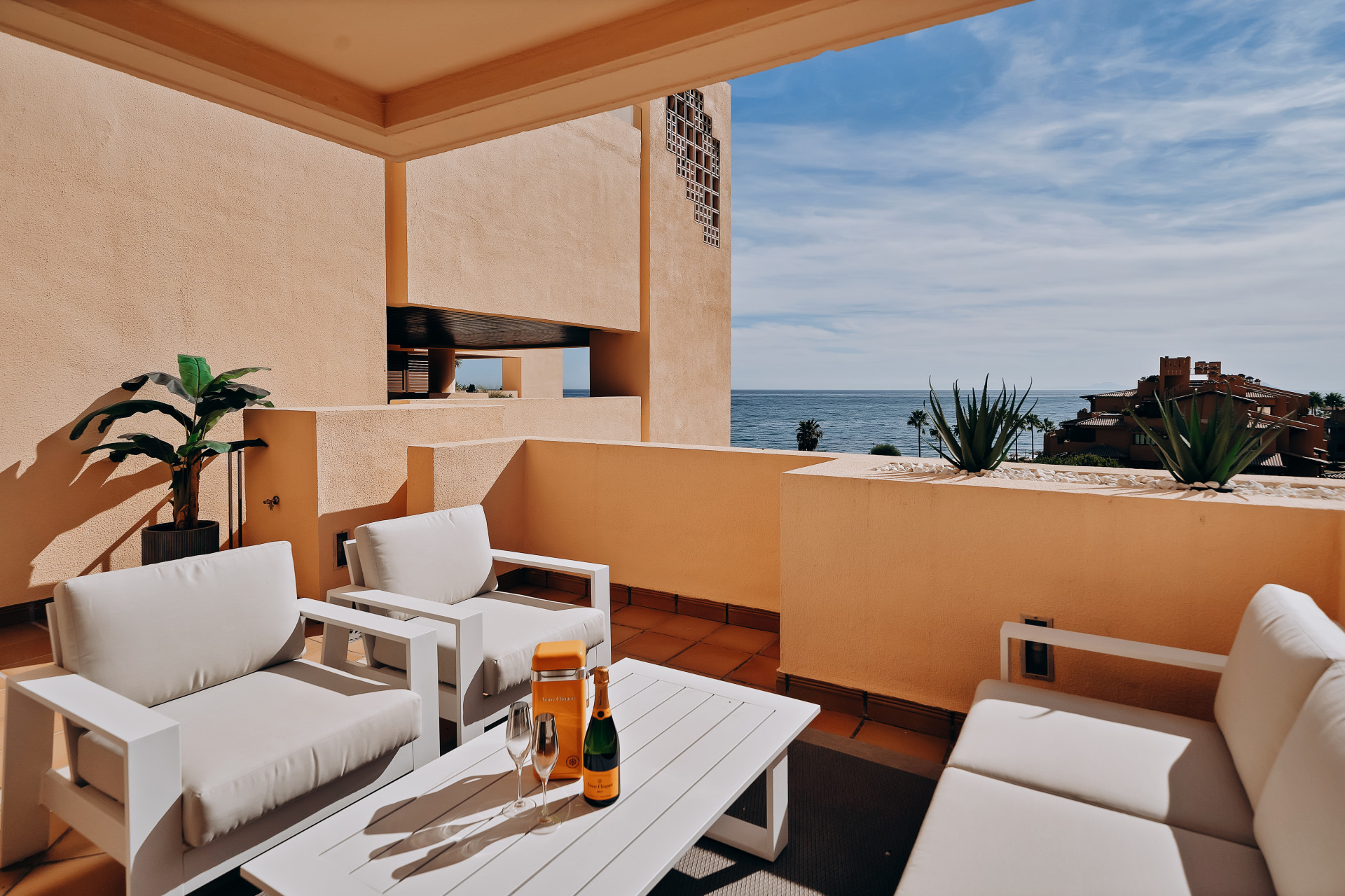 Elegant Beachfront Duplex Penthouse with Panoramic Sea Views – Bahía de la Plata, Estepona