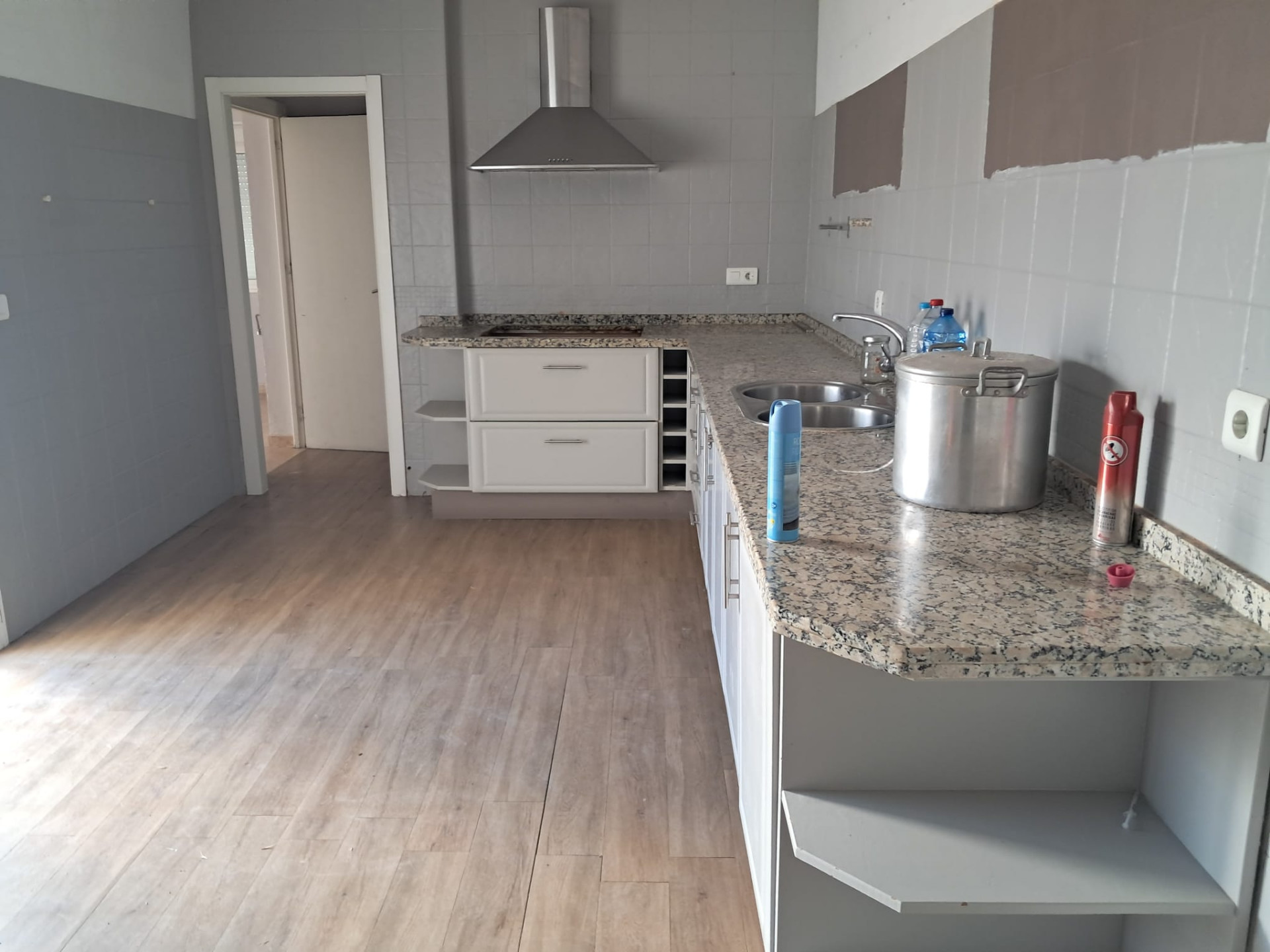 Investment Opportunity in El Paraíso Medio – Renovate or Build Your Dream Villa on a Large Plot