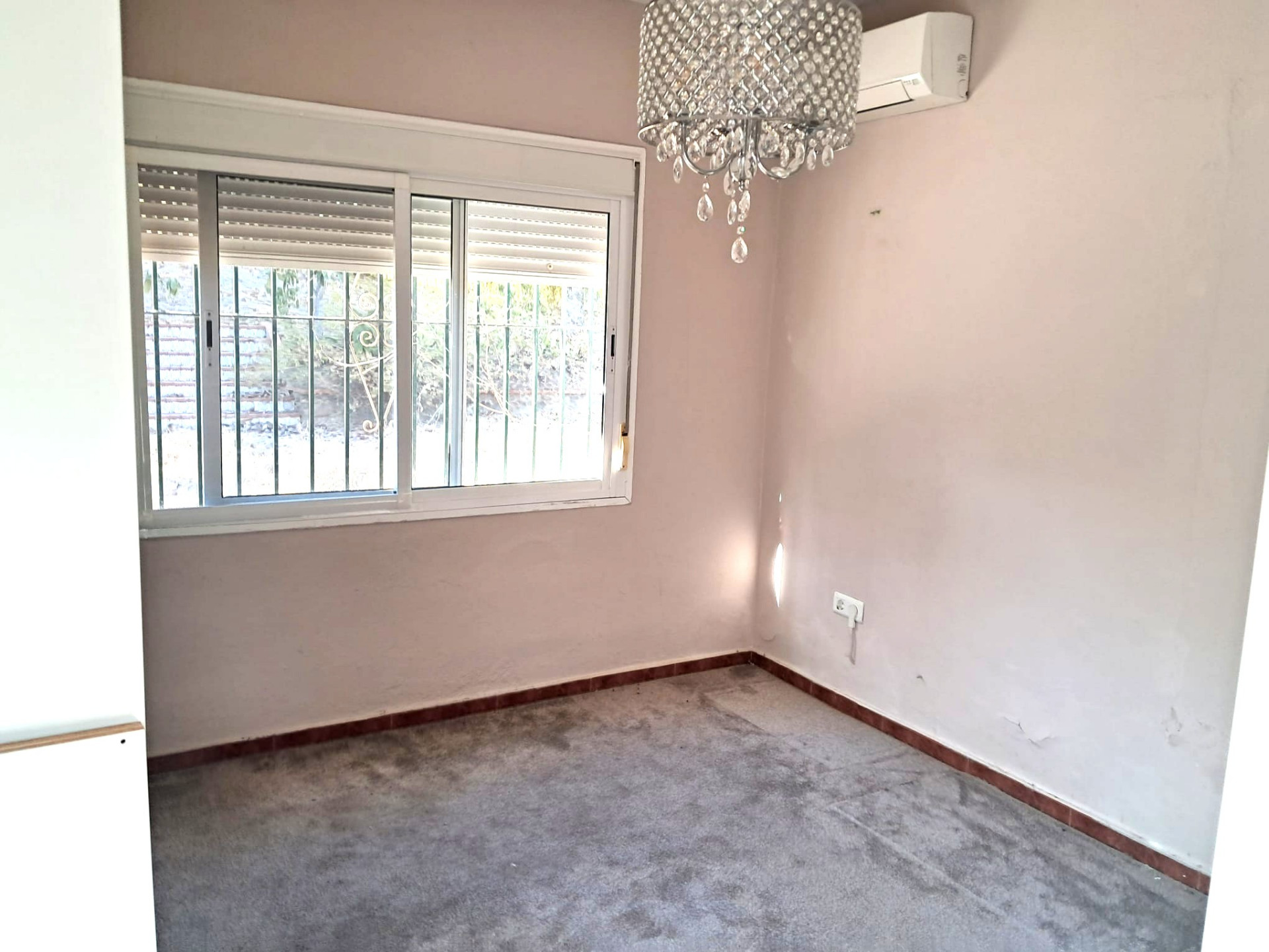 Investment Opportunity in El Paraíso Medio – Renovate or Build Your Dream Villa on a Large Plot