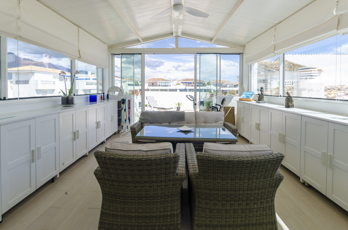 Elegant 3-Bedroom Penthouse in Jardines del Puerto, Puerto Banús