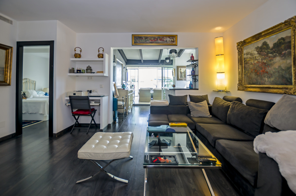 Elegant 3-Bedroom Penthouse in Jardines del Puerto, Puerto Banús