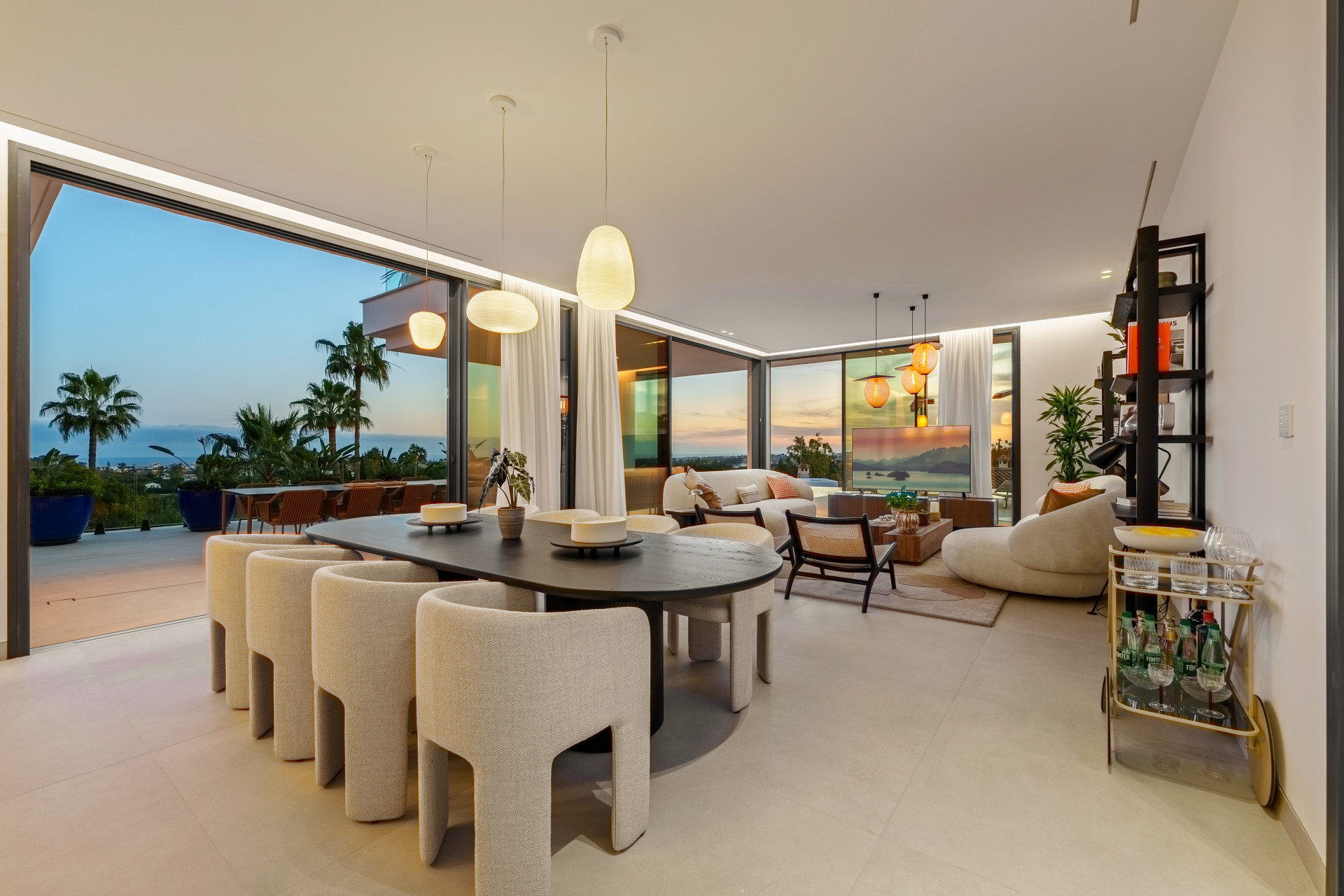 Exclusiva Villa Contemporánea en Venta en La Quinta, Marbella con Vistas Panorámicas al Golf y al Mar